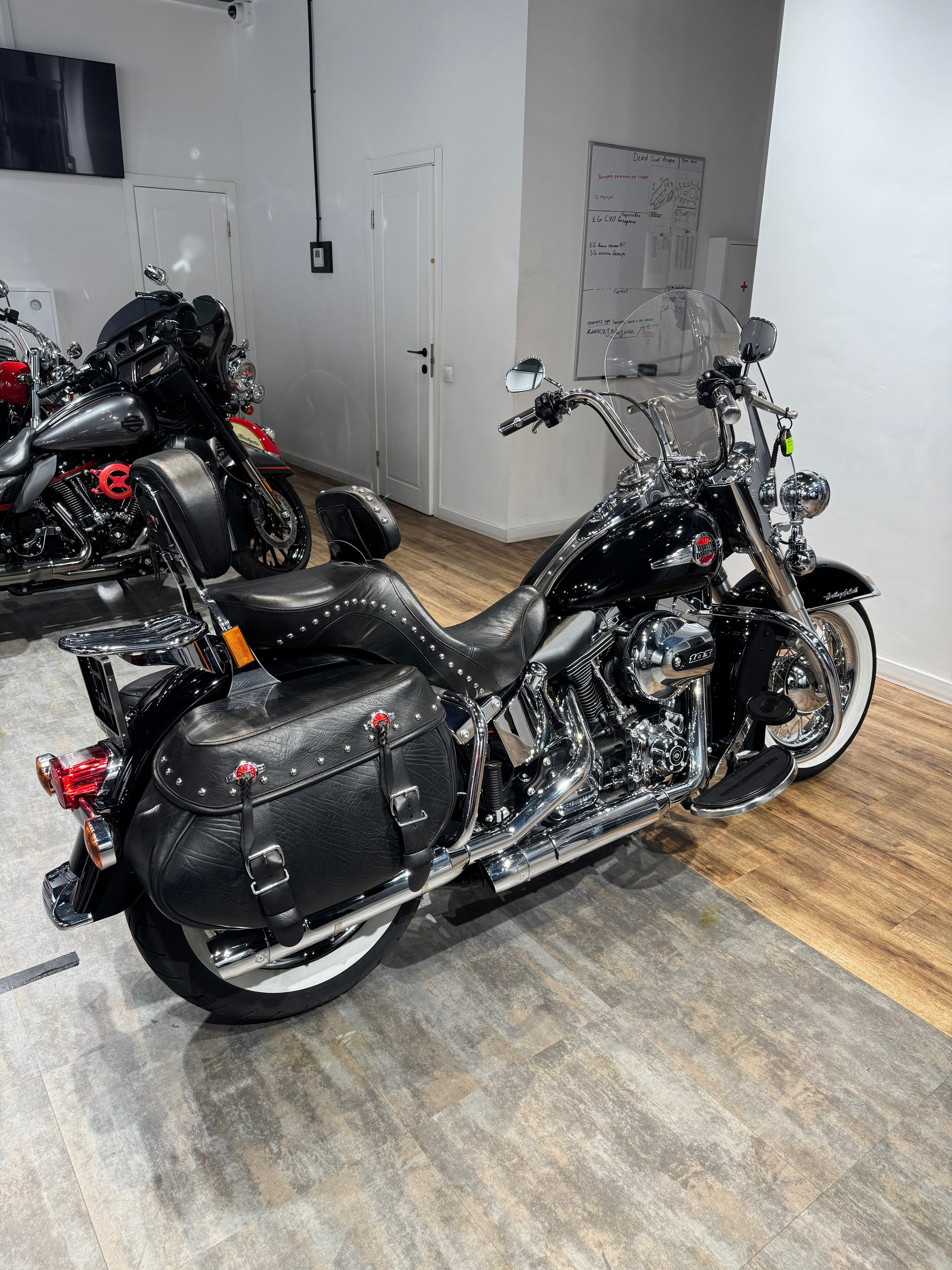 Harley Davidson Дилерский 2015 Heritage Black ABS (Softail) — купить мотоцикл. Hello Davidson, Москва. Только хорошие мотоциклы…