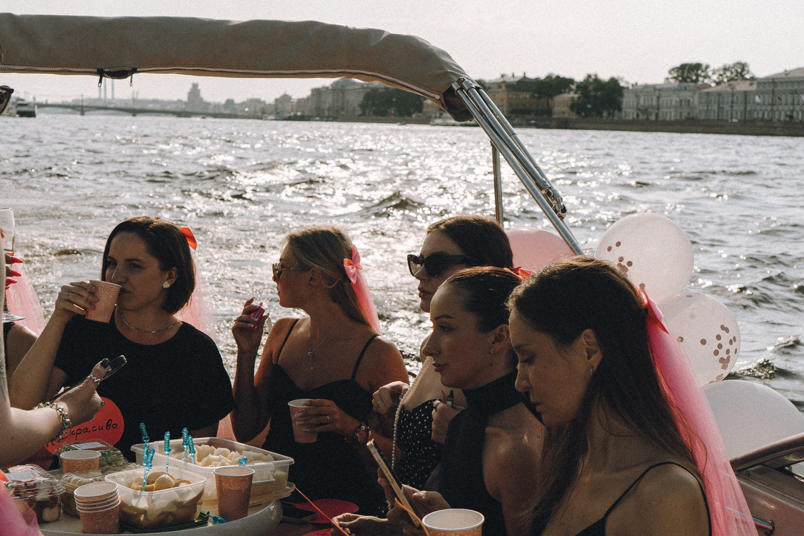 ДЕВИЧНИК НА КАТЕРЕ. Профессиональный фотограф, Санкт-Петербург — Виктория Богомолова