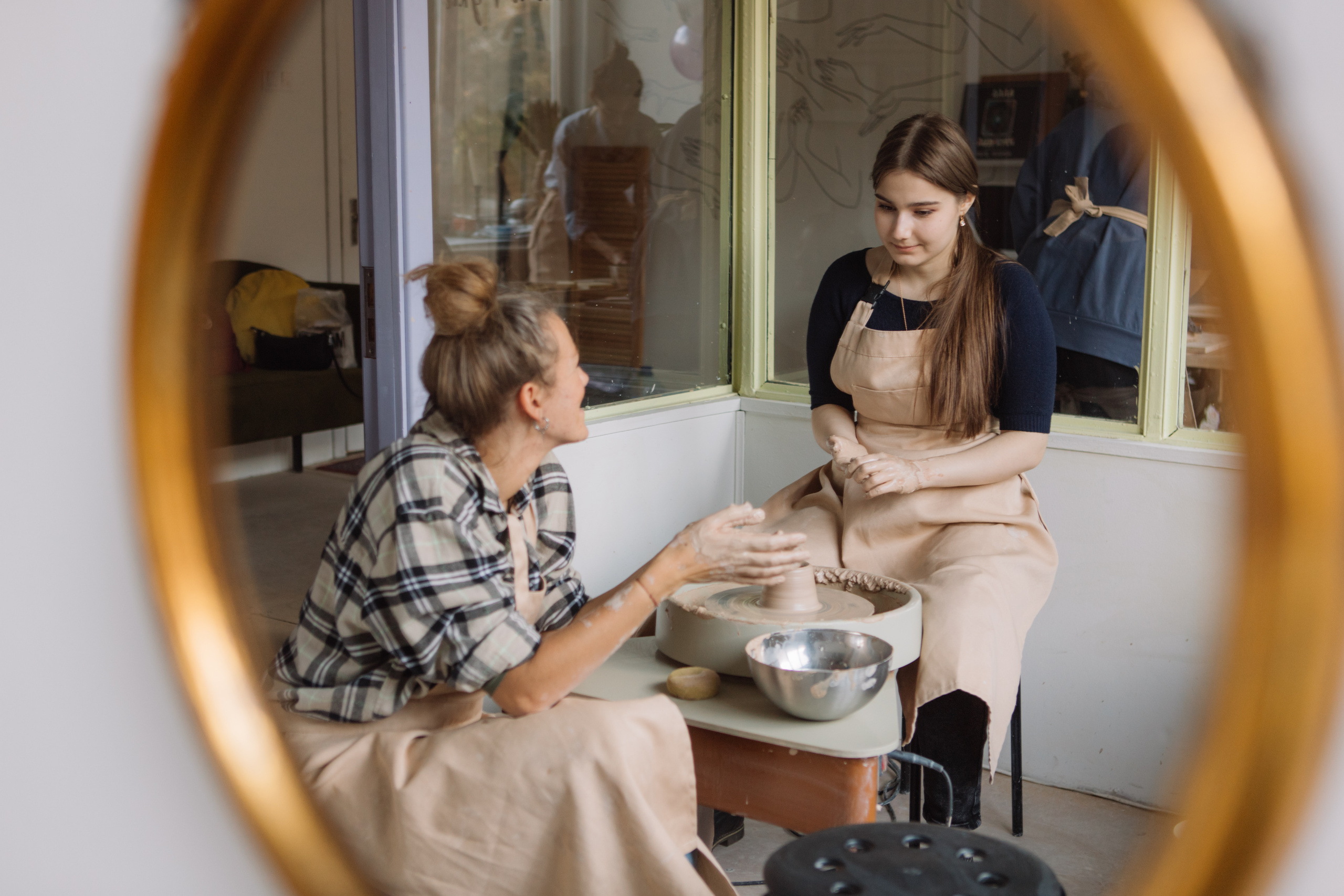 «Руки и глина». Гончарная мастерская. Фото l Ретушь l Контент в Москве. Андреева Марина