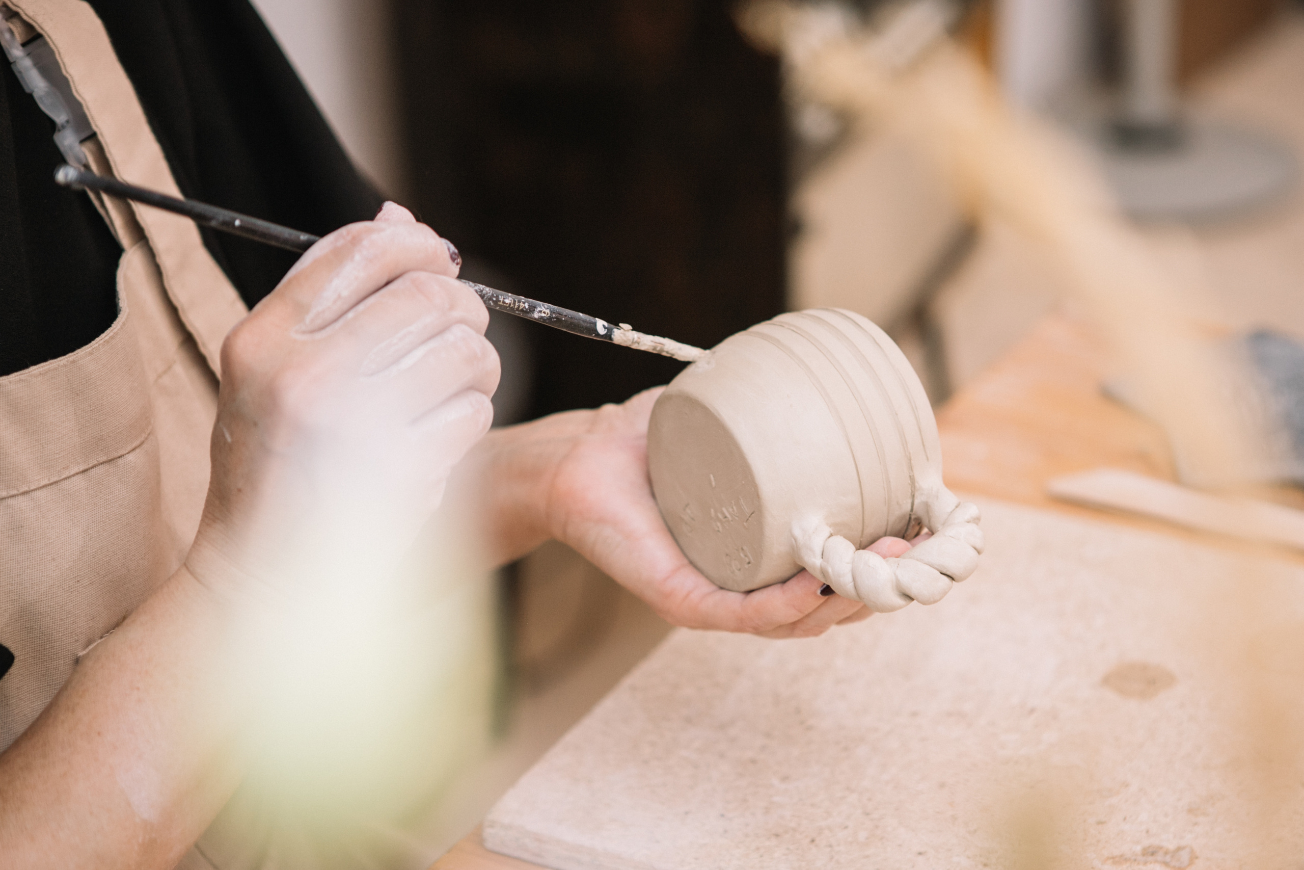 «Руки и глина». Гончарная мастерская. Фото l Ретушь l Контент в Москве. Андреева Марина