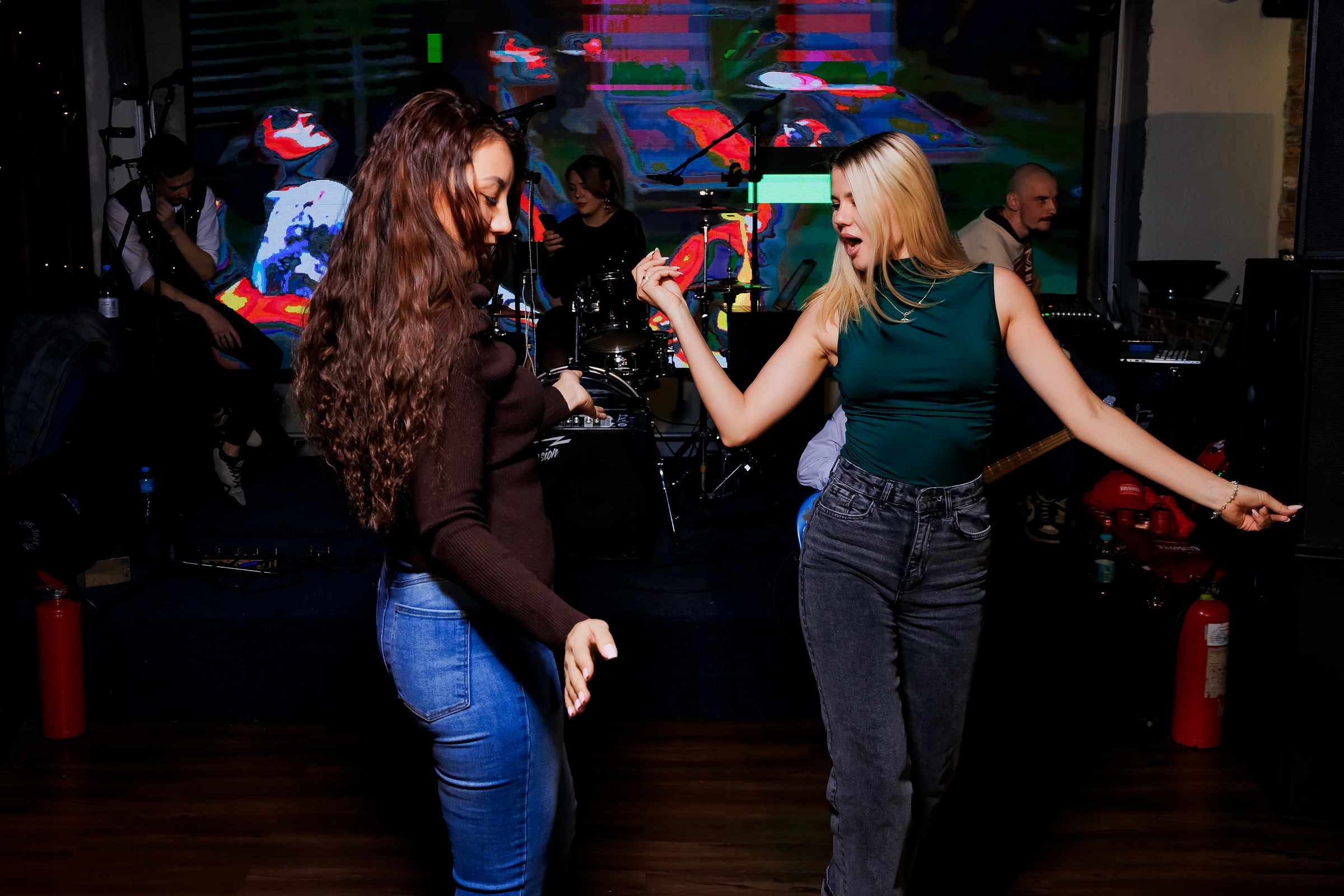 Chechil Pub на Жарокова-Chechil Жарокова. Репортажный фотограф в Алматы Каюпов Сержан