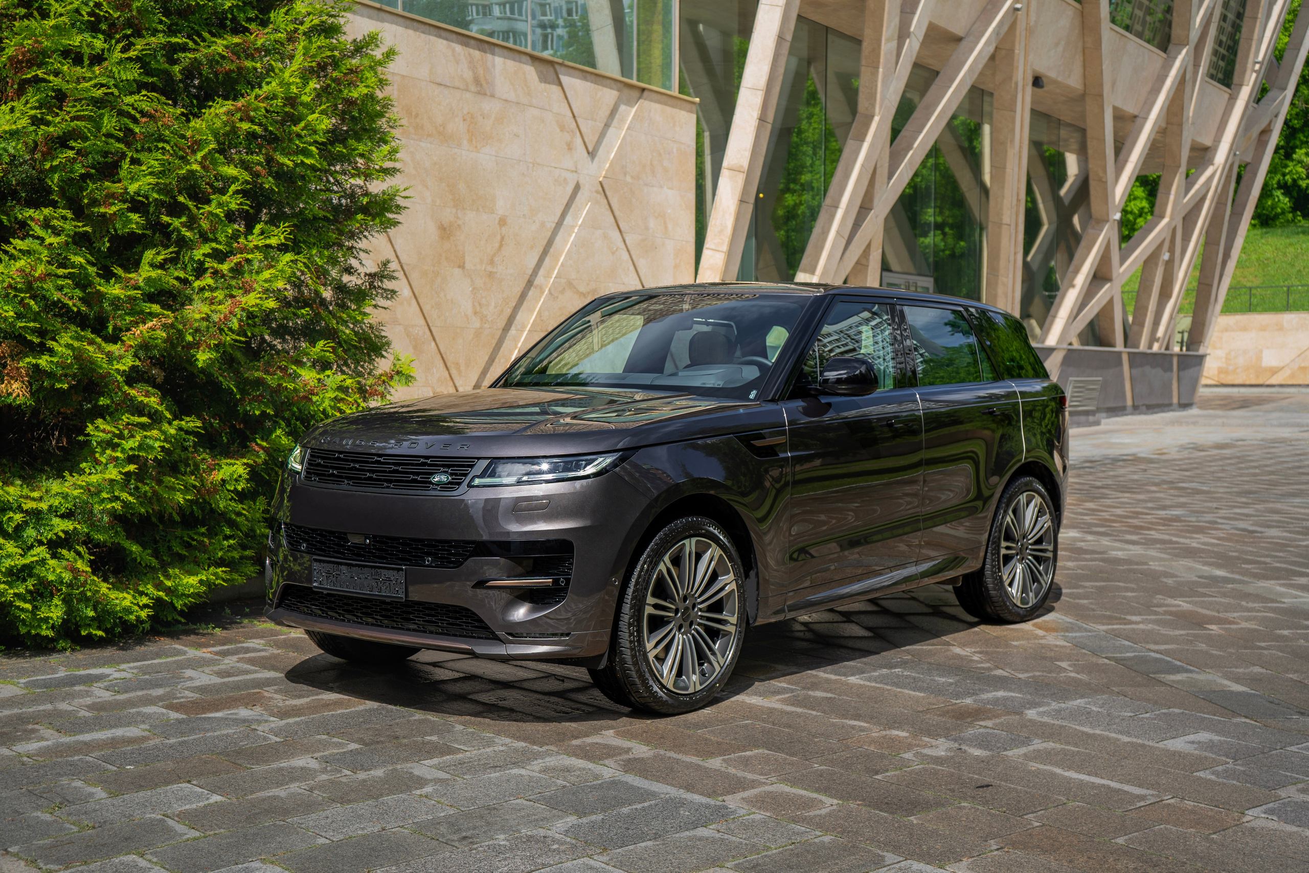 Range Rover Sport 2026. Автомобильный фотограф Ногинск Денис Городок