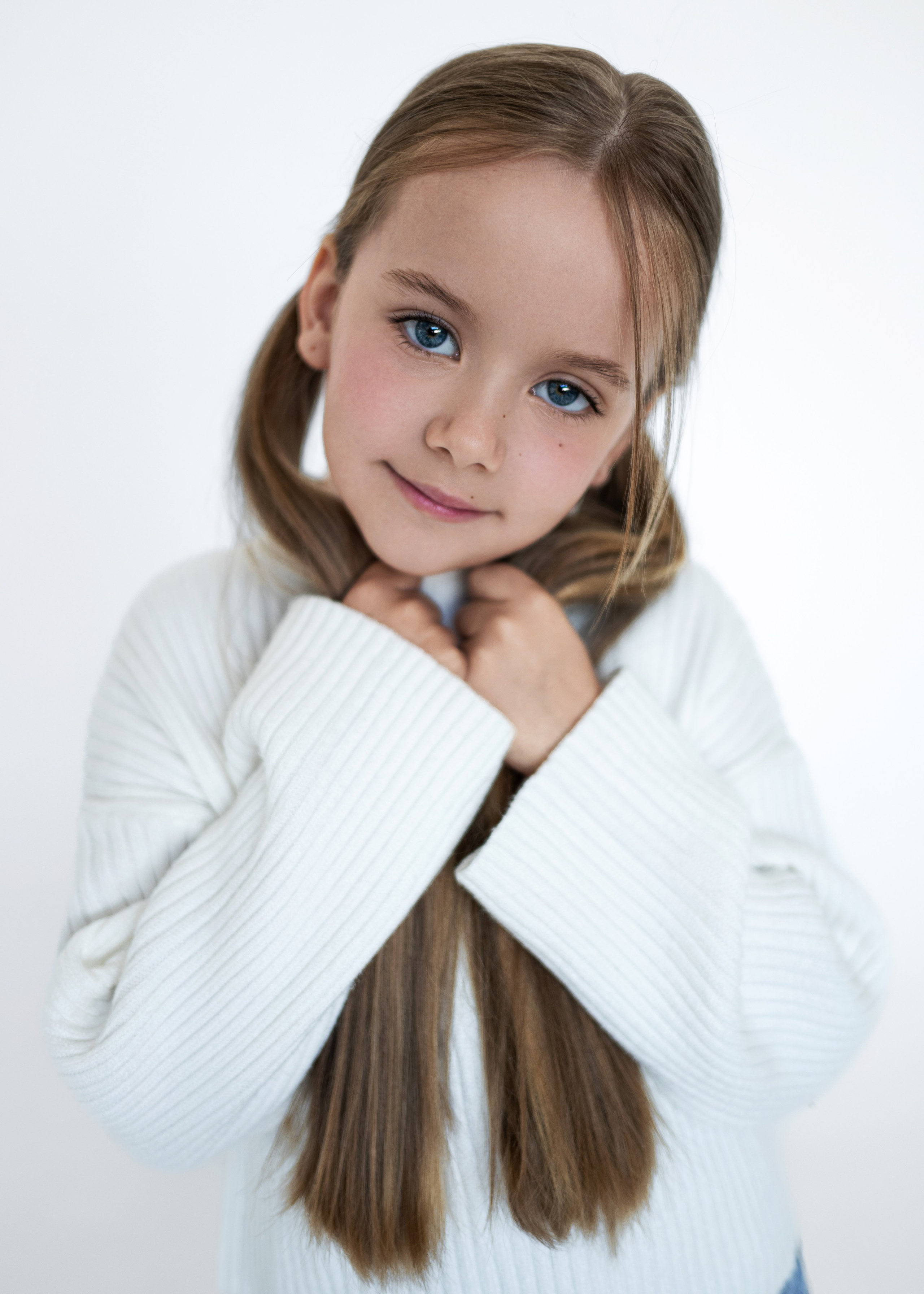 Модельное портфолио. Фотограф Москва Виктория Вишневская актерское / модельное портфолио