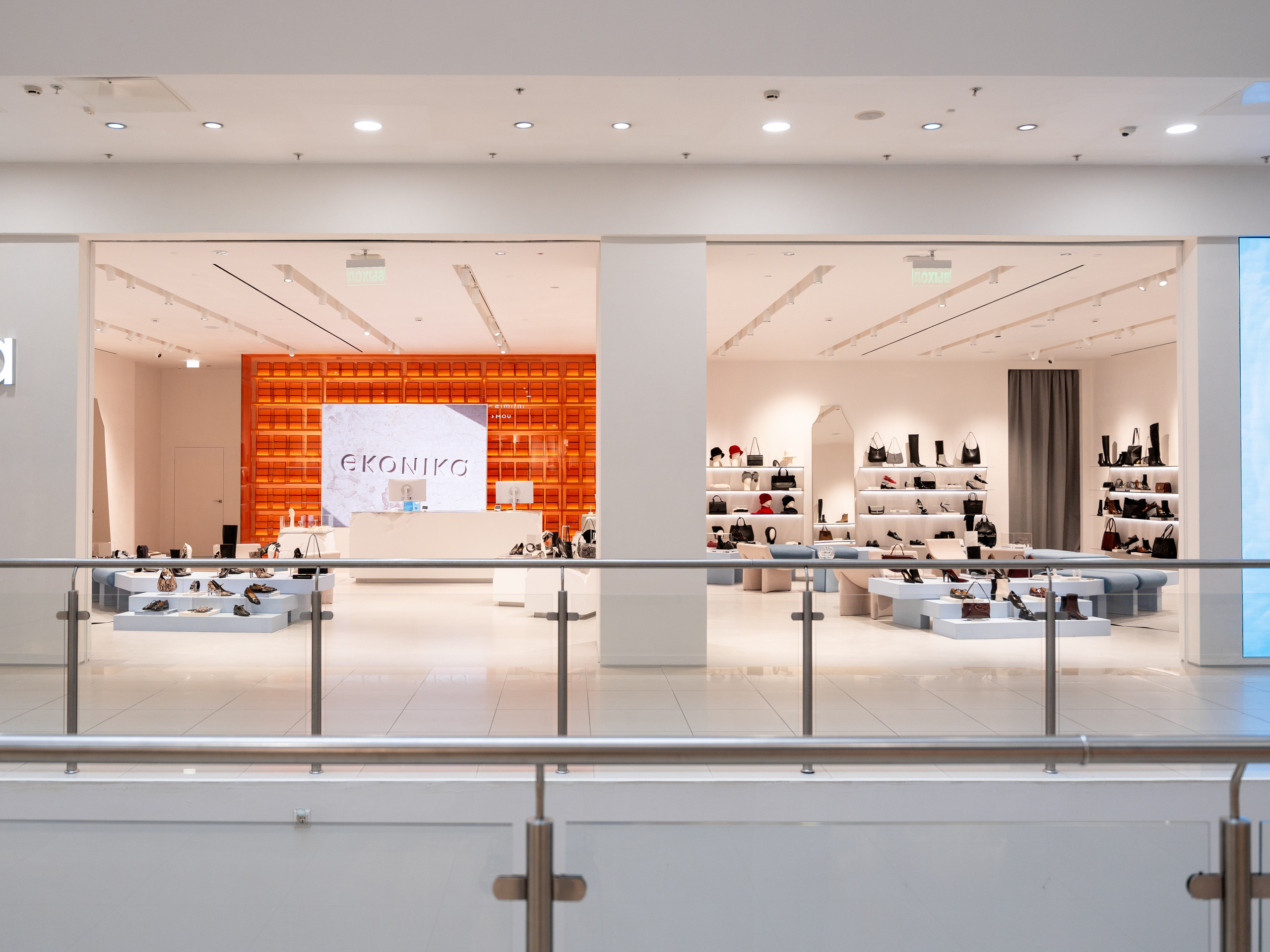 Интерьерная фотосъемка магазина Ekonika в Краснодаре — обувной бренд Профессиональная фотосъемка Ekonika — фирменный магазин в Краснодаре. Шедевры для Вас! Фотограф и Видеограф в Краснодаре Пахиев Руслан