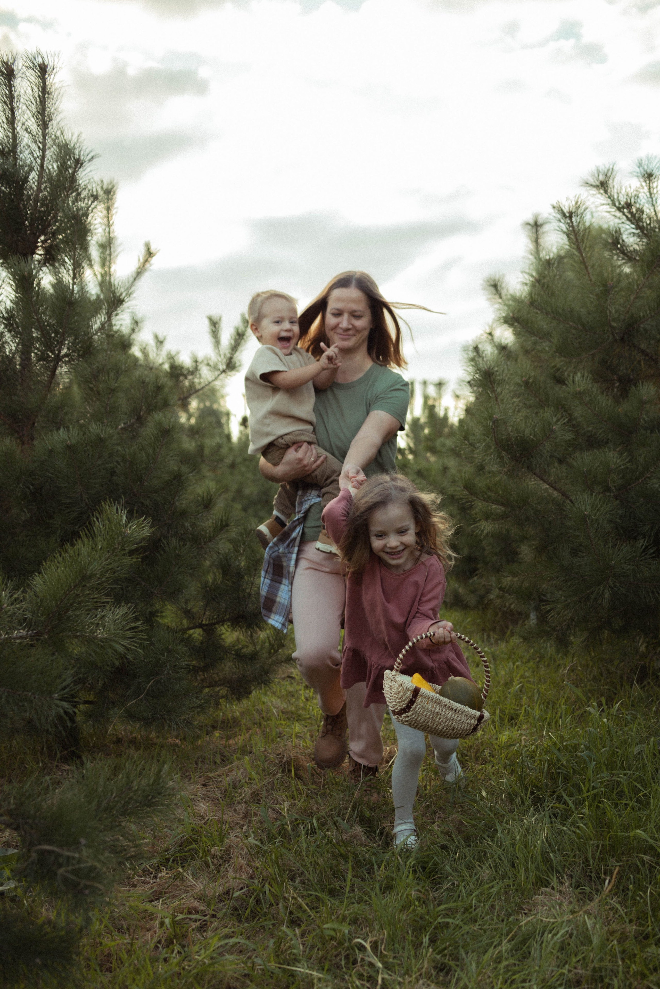 Семейная фотосессия на природе. Семейный фотограф в Железнодорожном Масаева Елена