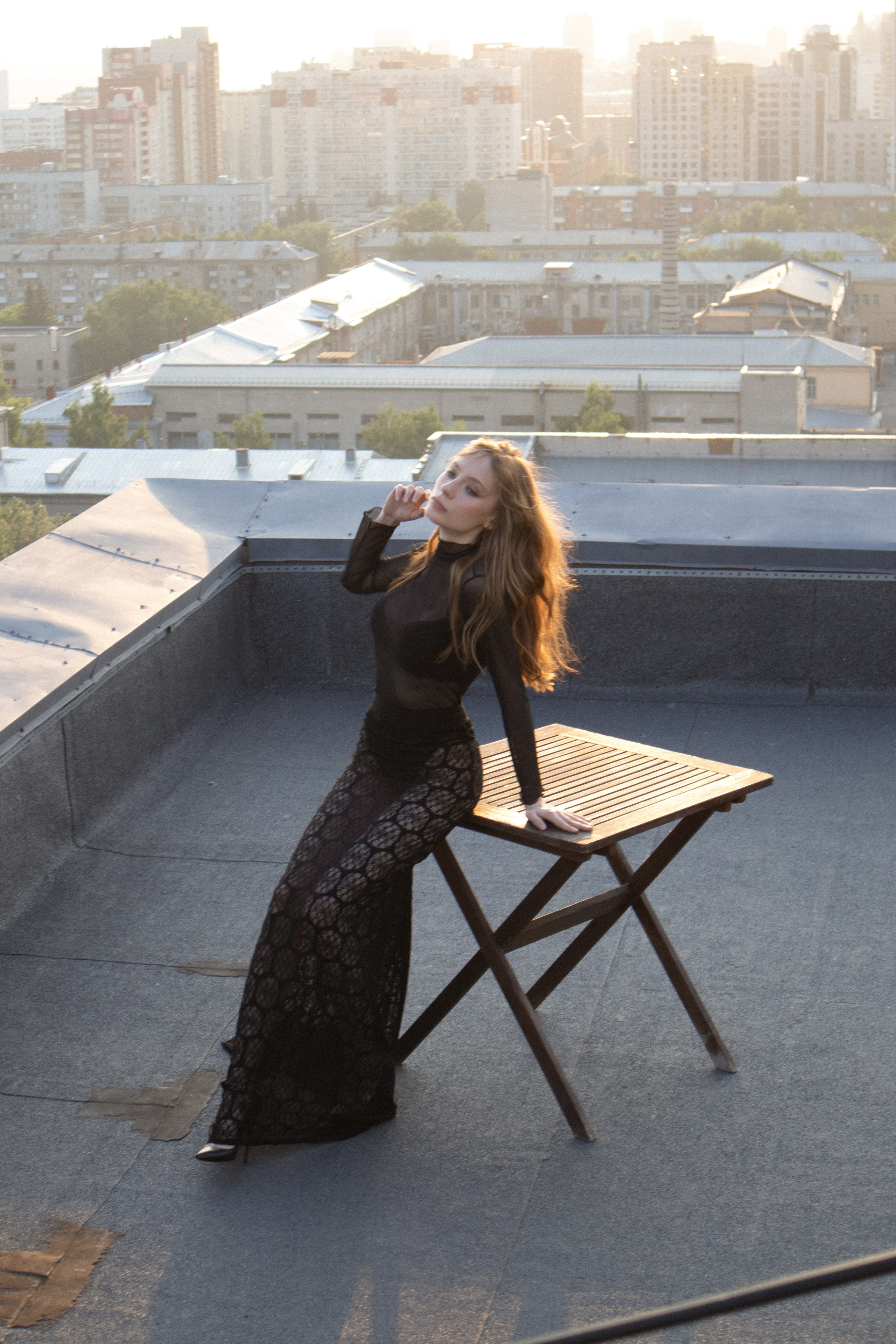 Агата съёмка на крыше. Анастасия Головерова профессиональный фотограф в Новосибирске, фотосессия под ключ в Новосибирске