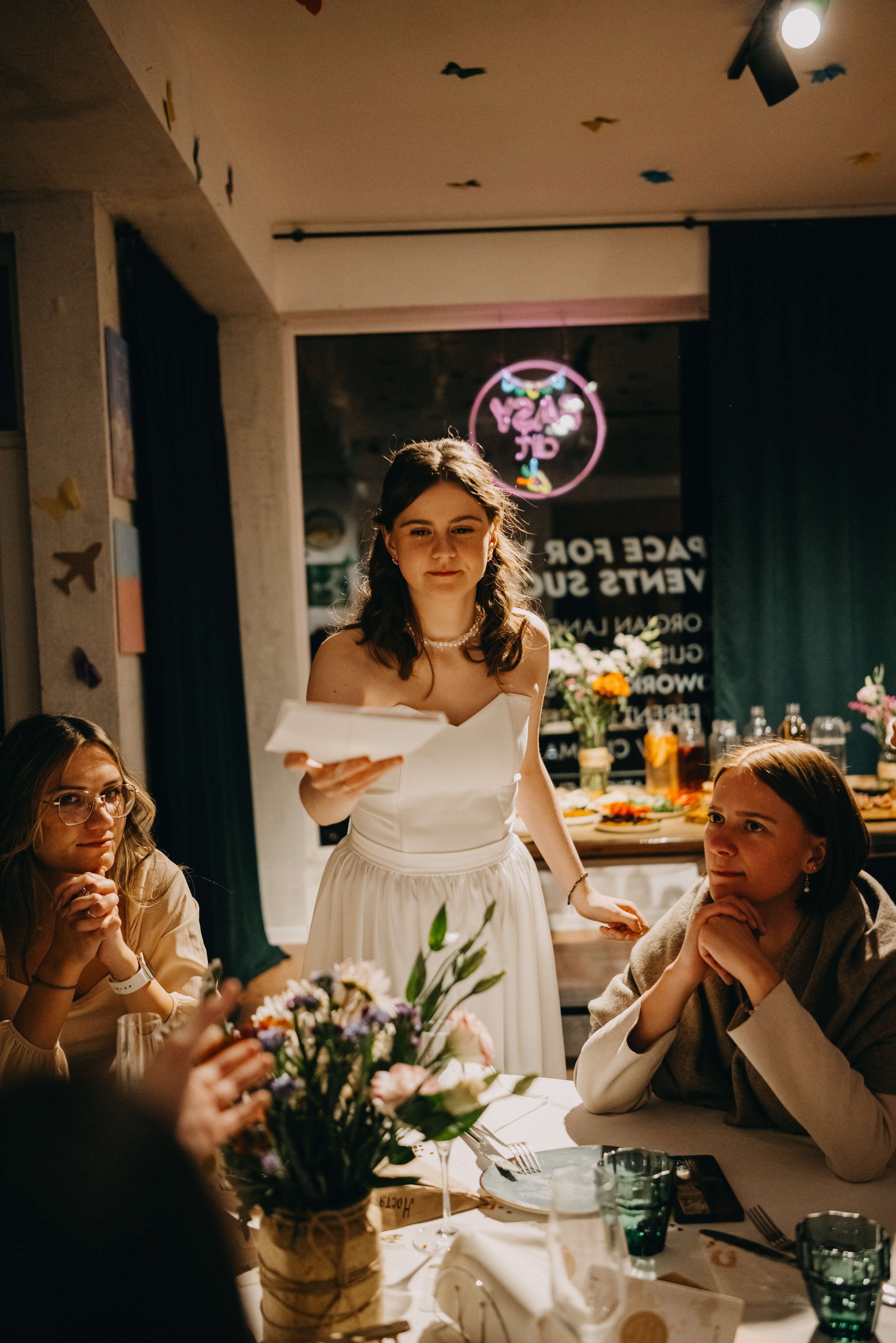 Годовщина свадьбы в кафе. Портретный и свадебный фотограф в Тбилиси • xeniqo
