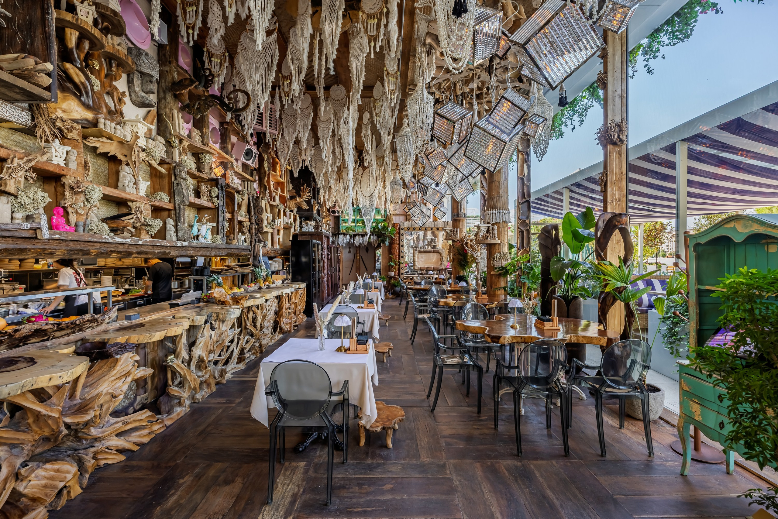 Съёмка ресторана Made in Bali на Пушкинской набережной — фото интерьера и экстерьера
