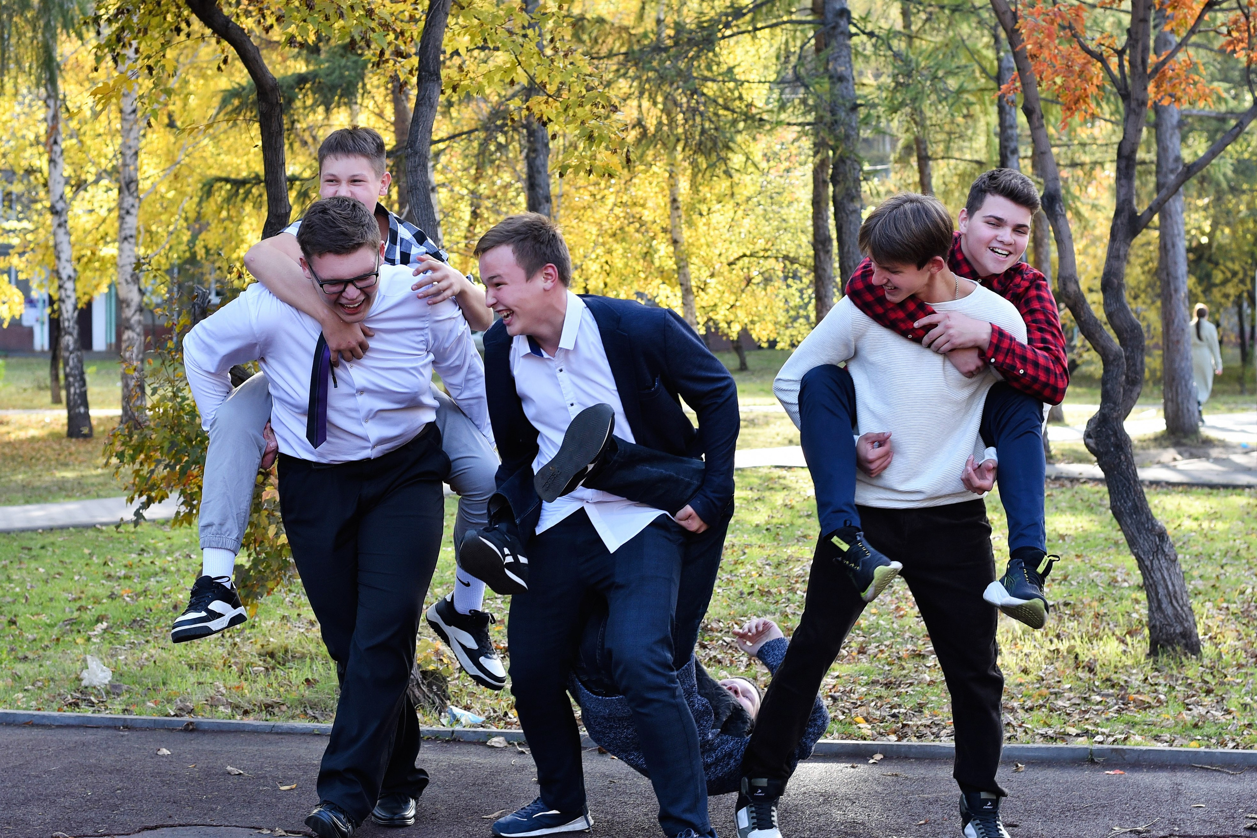 ФОТОСЕССИЯ В ПАРКЕ осень. Школьный фотограф ЛАРИСА МАТВЕЕНКО