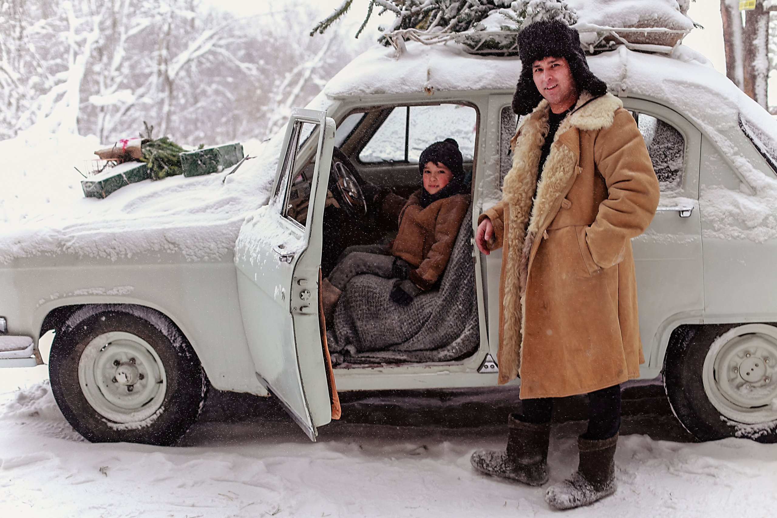 Уличная фотосессия с ретро машиной. Иванова Ирина Свадебный и семейный фотограф г. Уфа