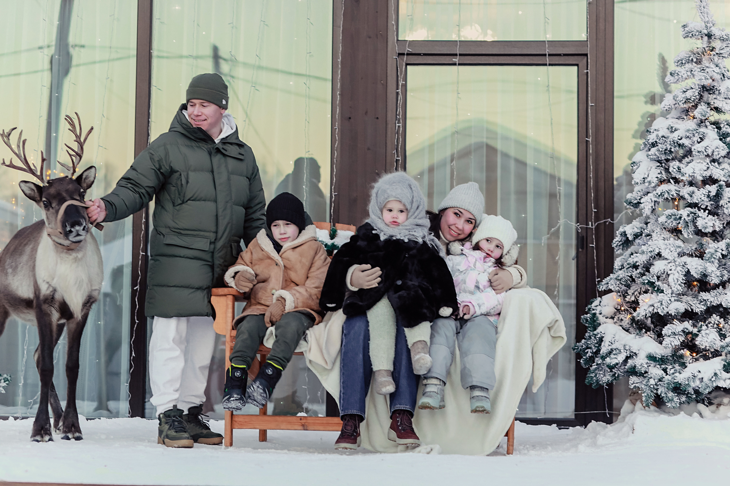 Семейная фотосессия с оленем. Иванова Ирина Свадебный и семейный фотограф г. Уфа