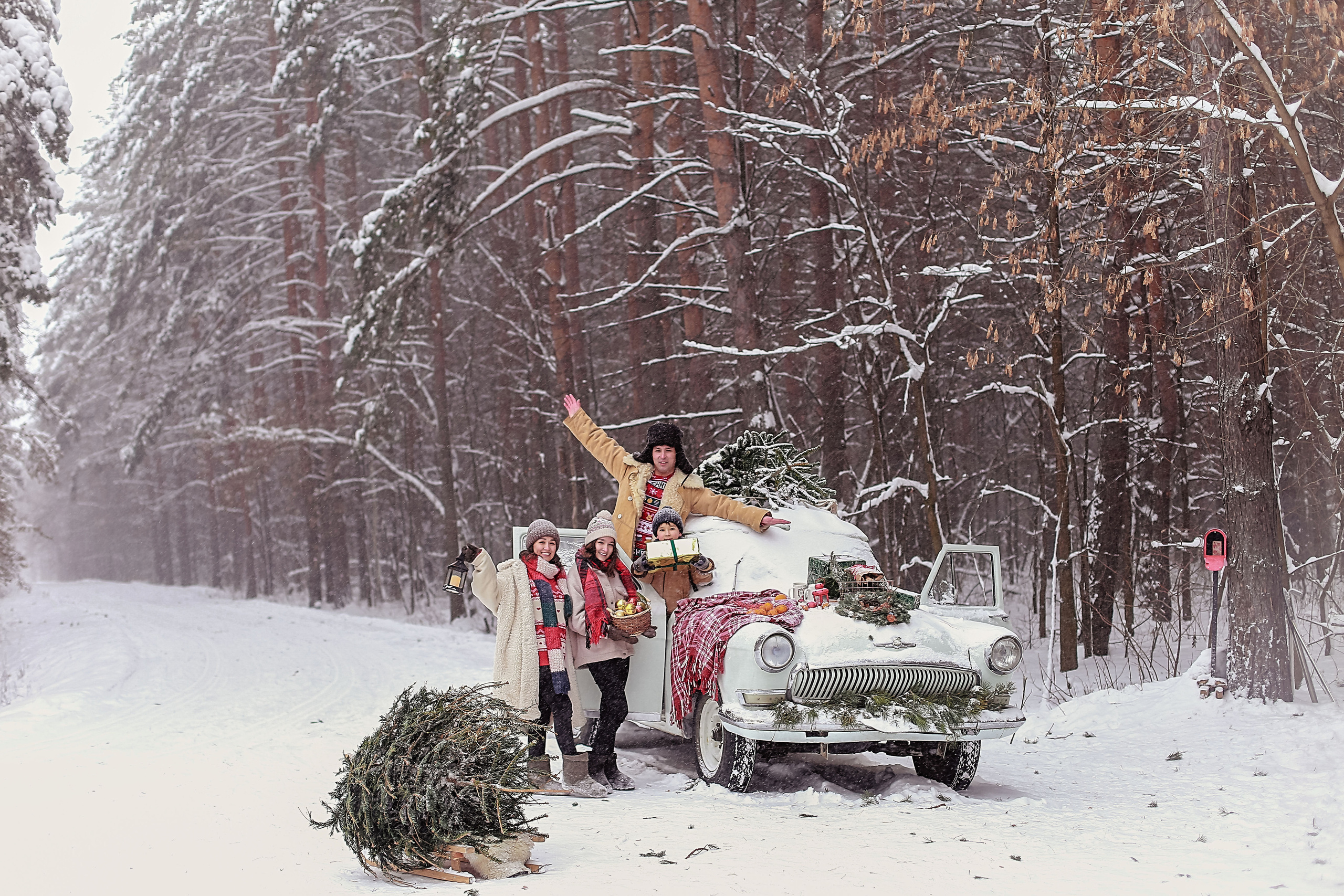 Уличная фотосессия с ретро машиной. Иванова Ирина Свадебный и семейный фотограф г. Уфа