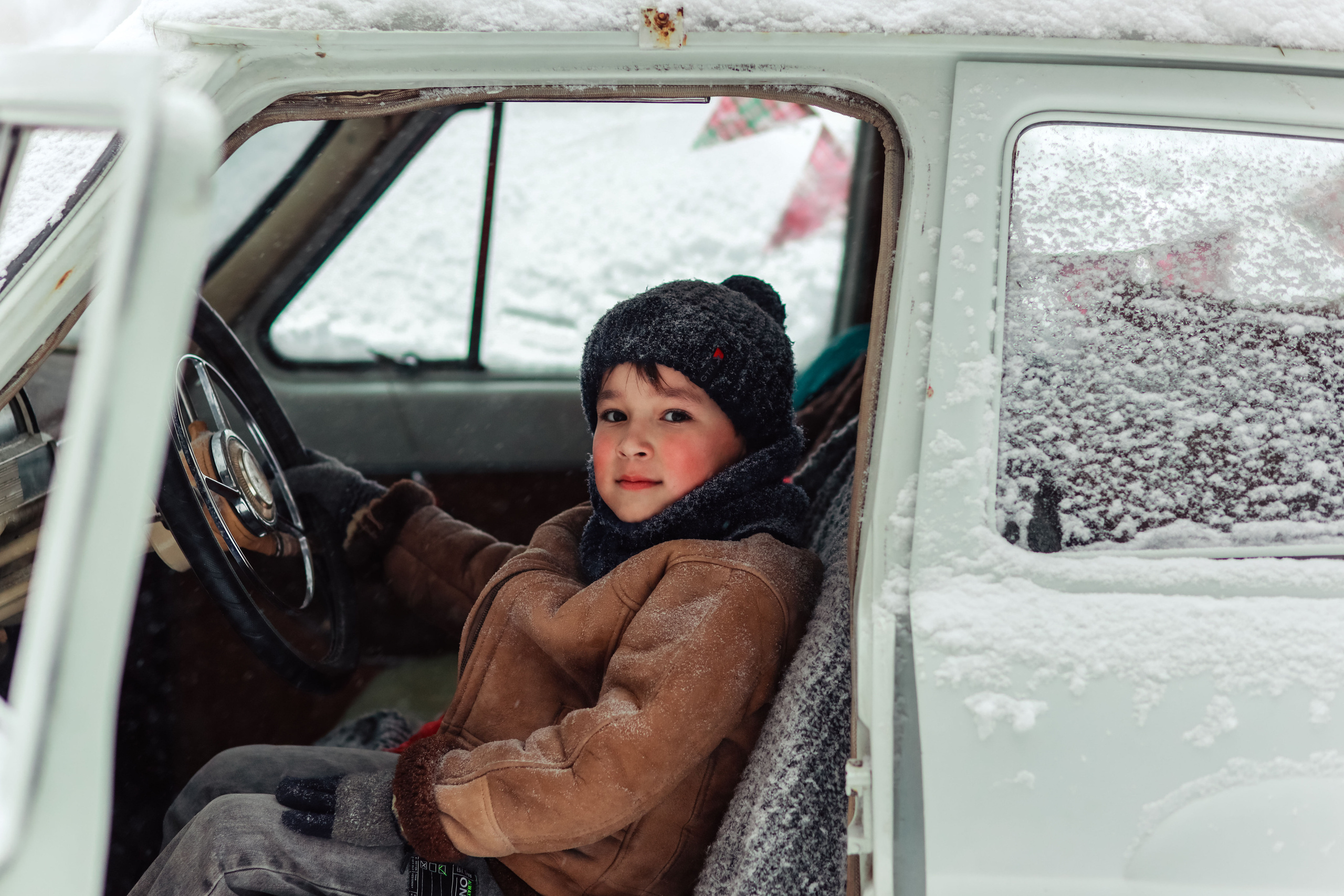 Уличная фотосессия с ретро машиной. Иванова Ирина Свадебный и семейный фотограф г. Уфа