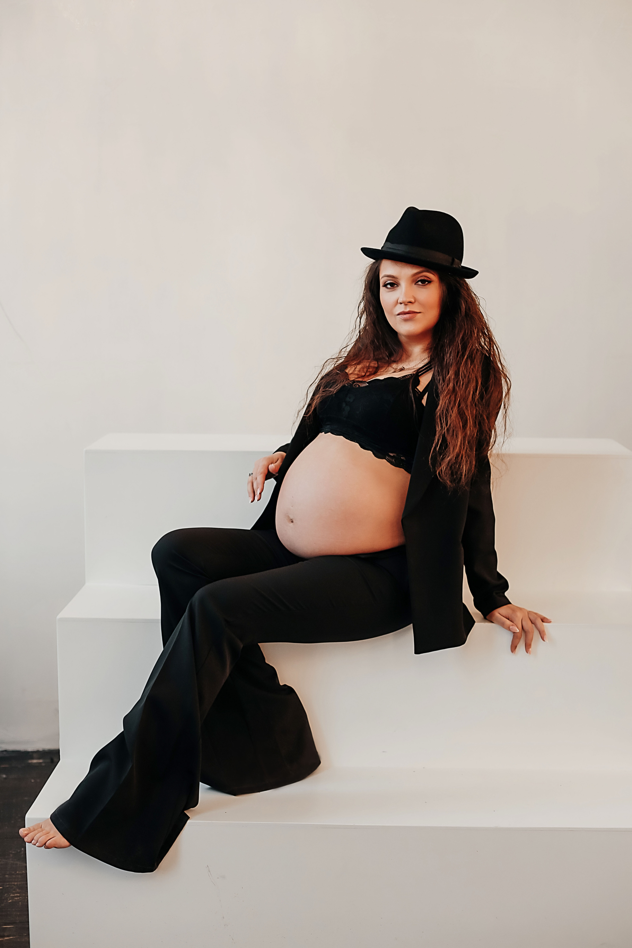 Фотосессия в студии Монохром. Съемка в ожидании малыша. Иванова Ирина Свадебный и семейный фотограф г. Уфа