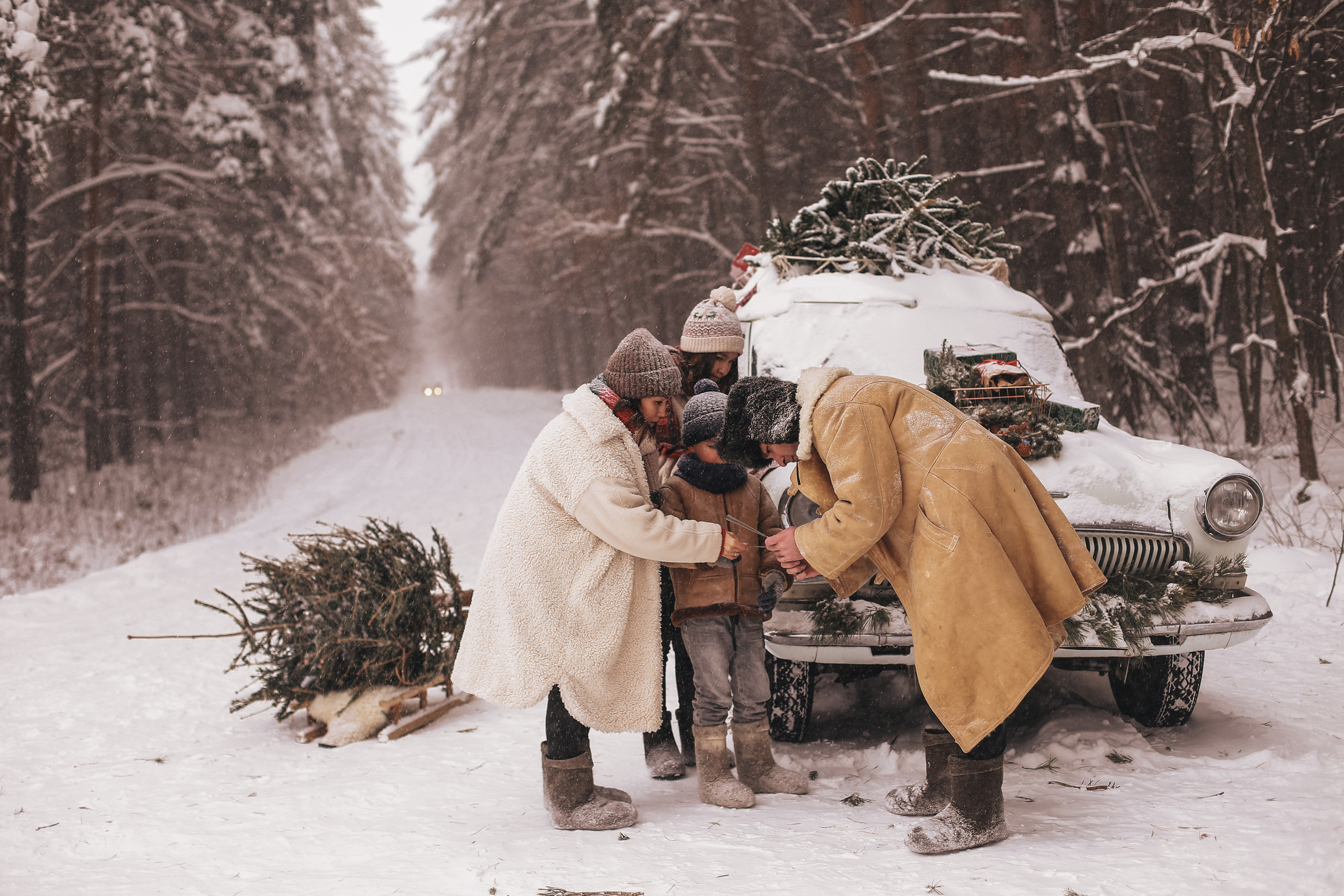 Уличная фотосессия с ретро машиной. Иванова Ирина Свадебный и семейный фотограф г. Уфа