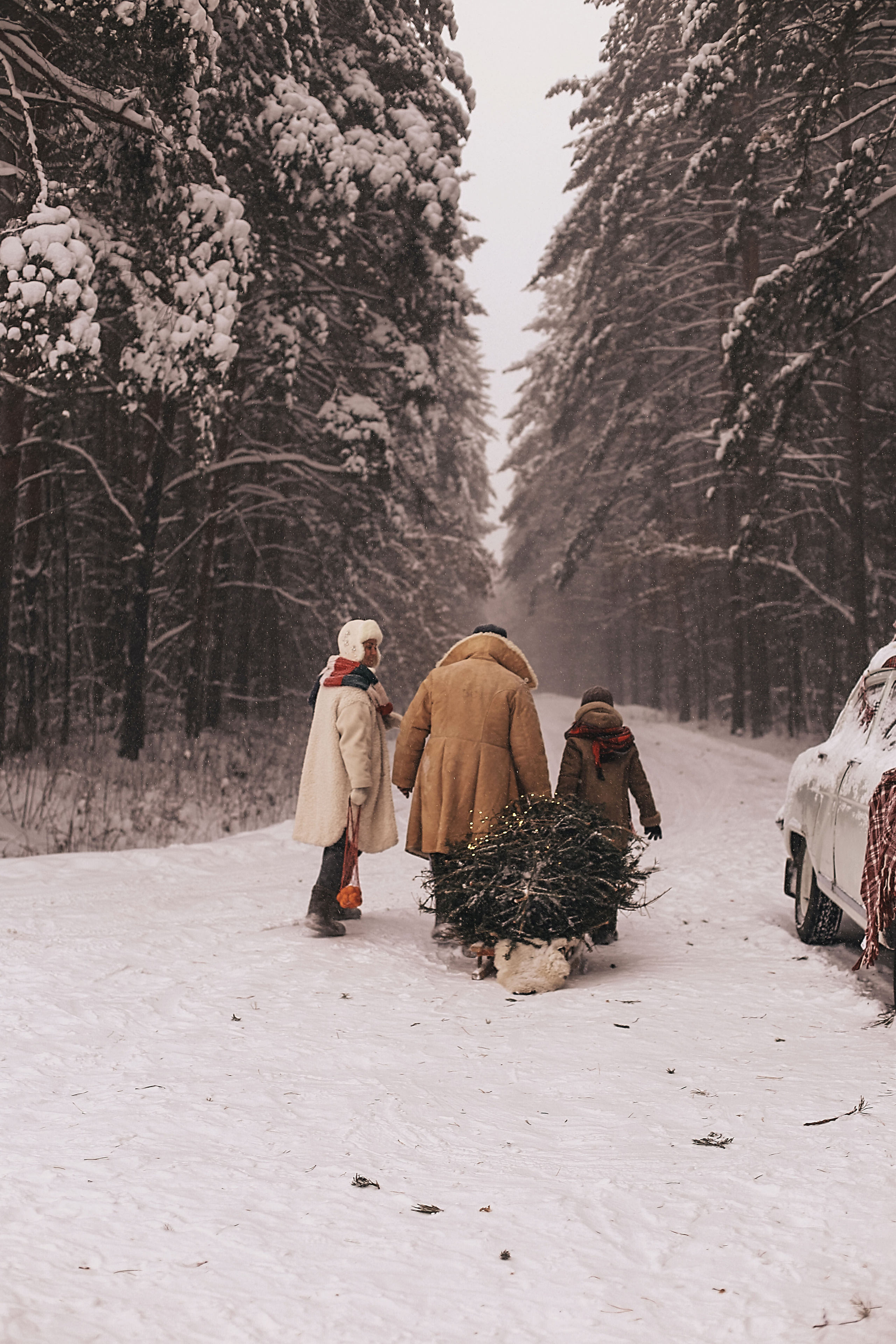 Фотосессия в лесу с ретро машиной. Иванова Ирина Свадебный и семейный фотограф г. Уфа