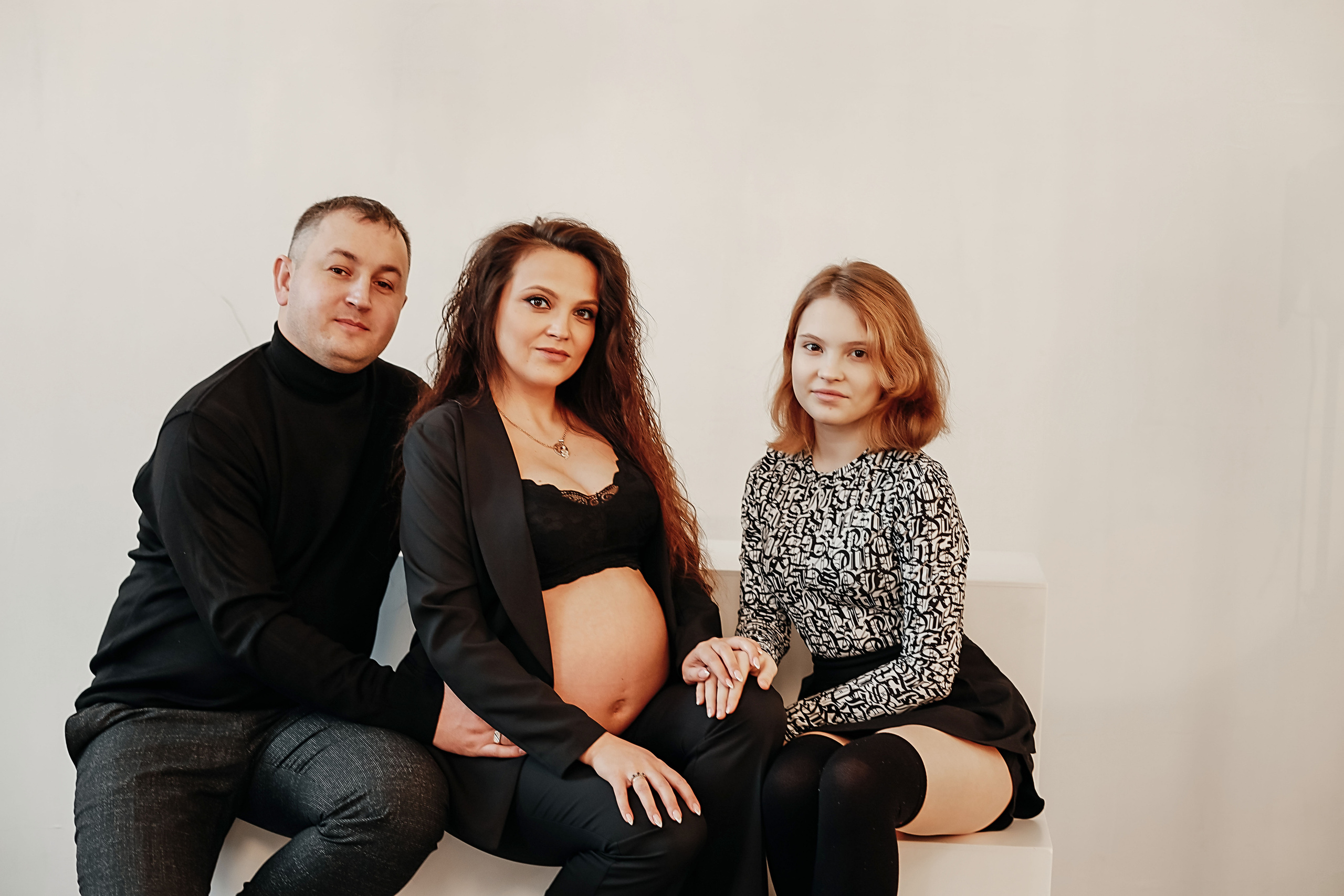 Фотосессия в студии Монохром. Съемка в ожидании малыша. Иванова Ирина Свадебный и семейный фотограф г. Уфа