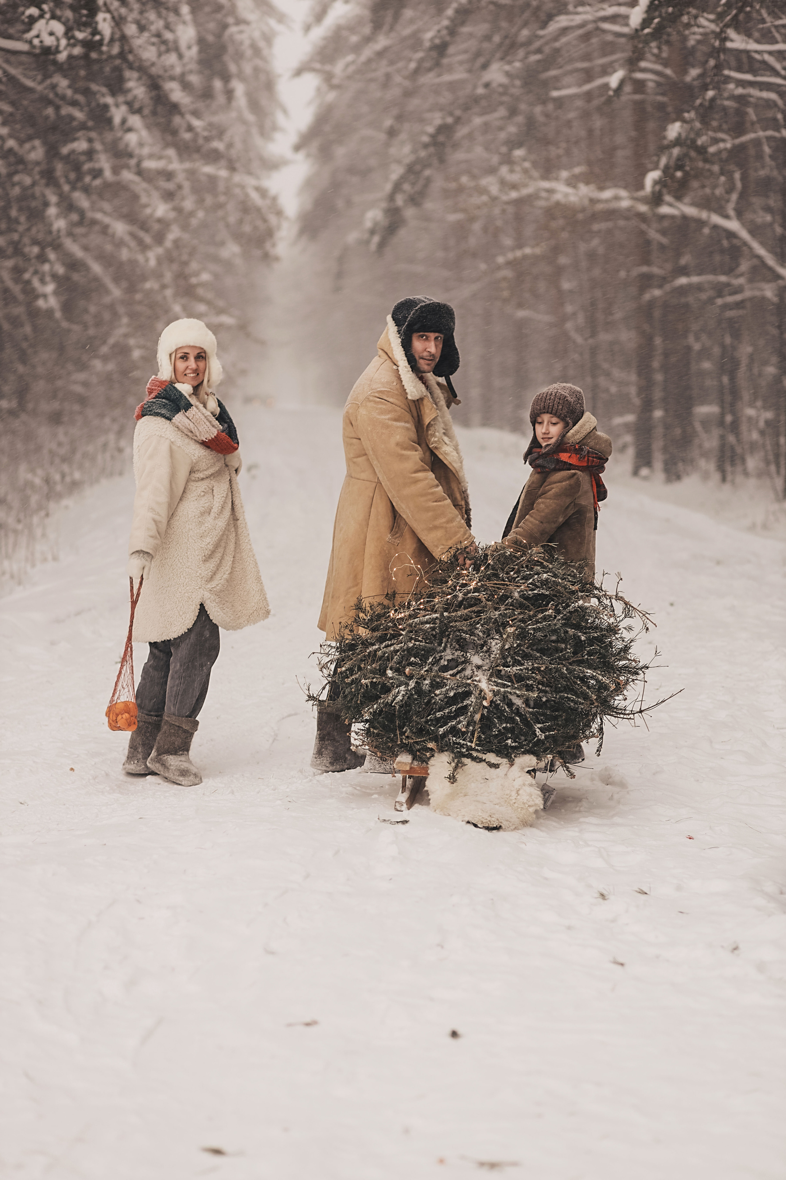 Фотосессия в лесу с ретро машиной. Иванова Ирина Свадебный и семейный фотограф г. Уфа