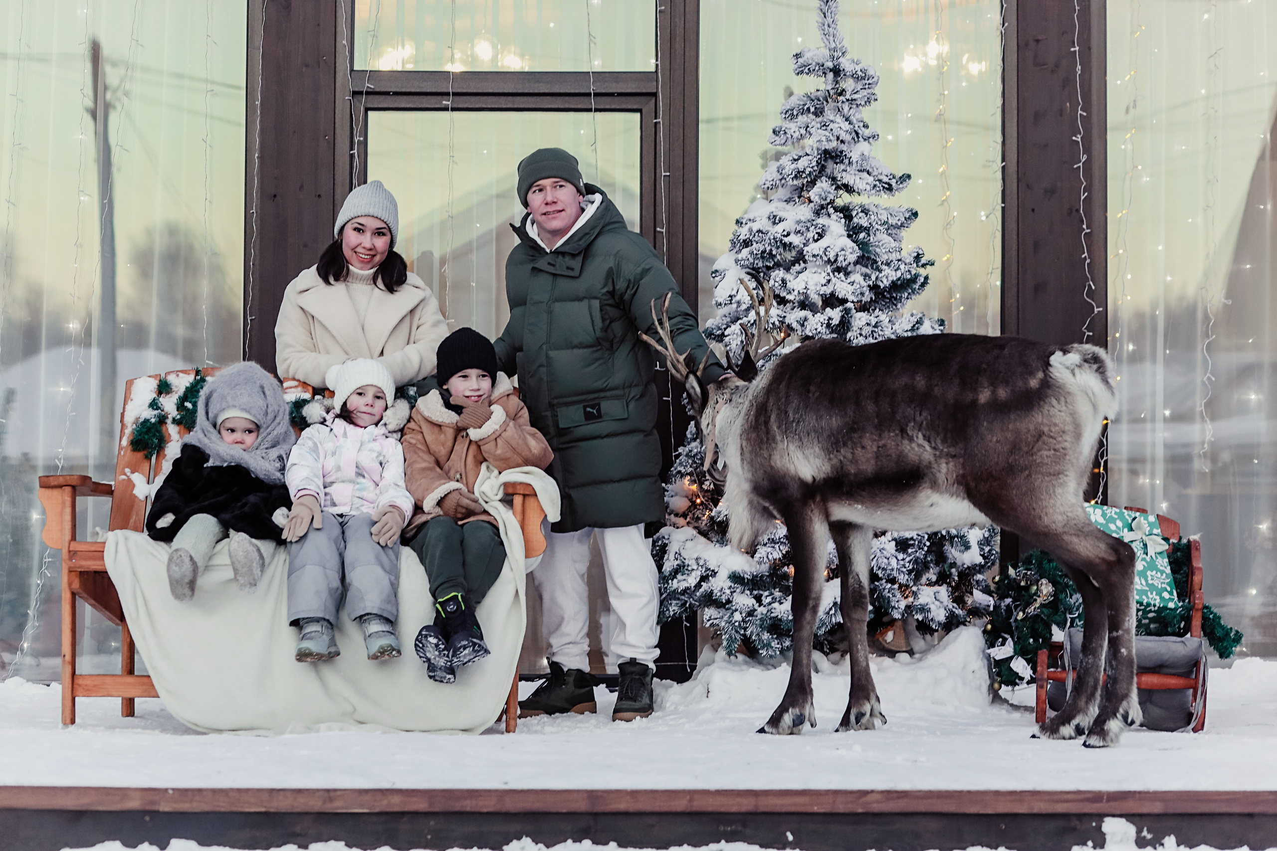 Семейная фотосессия с оленем. Иванова Ирина Свадебный и семейный фотограф г. Уфа