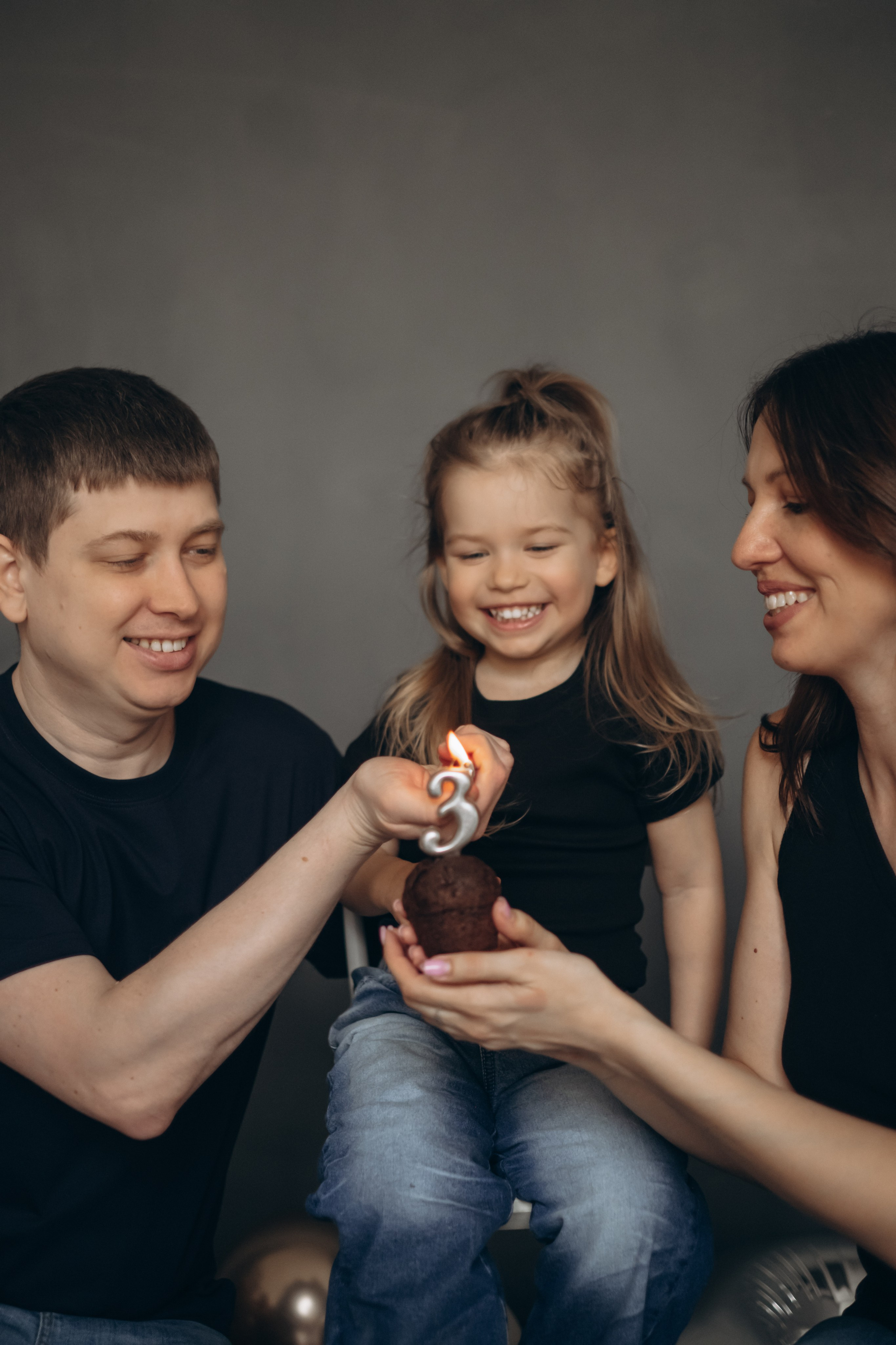 Фотосессия «День рождения» в минималистичной студии. Фотограф Новосибирск Анна Рождественская