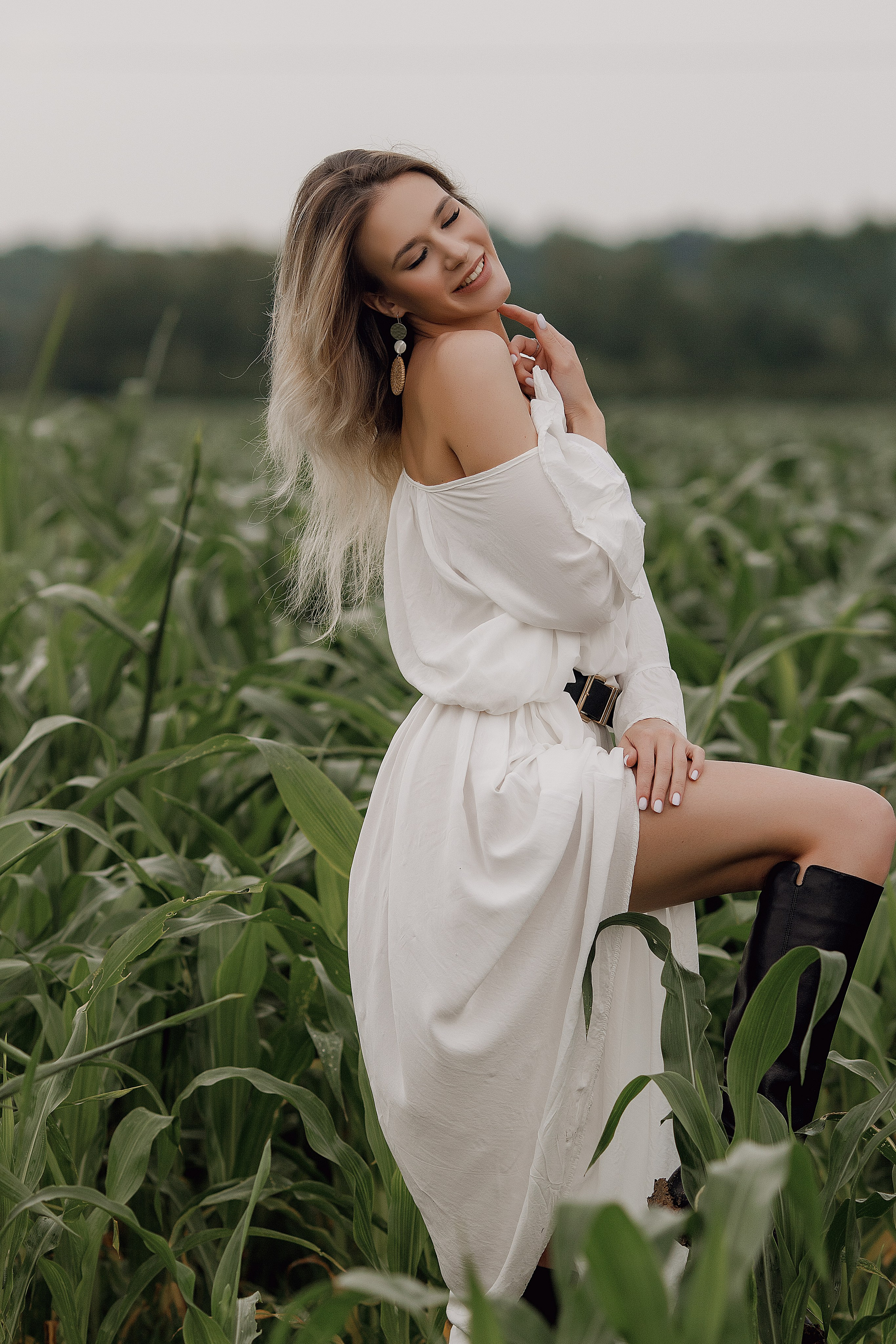 Вечерняя прогулка в поле. Свадебный фотограф Санкт-Петербург  Москва