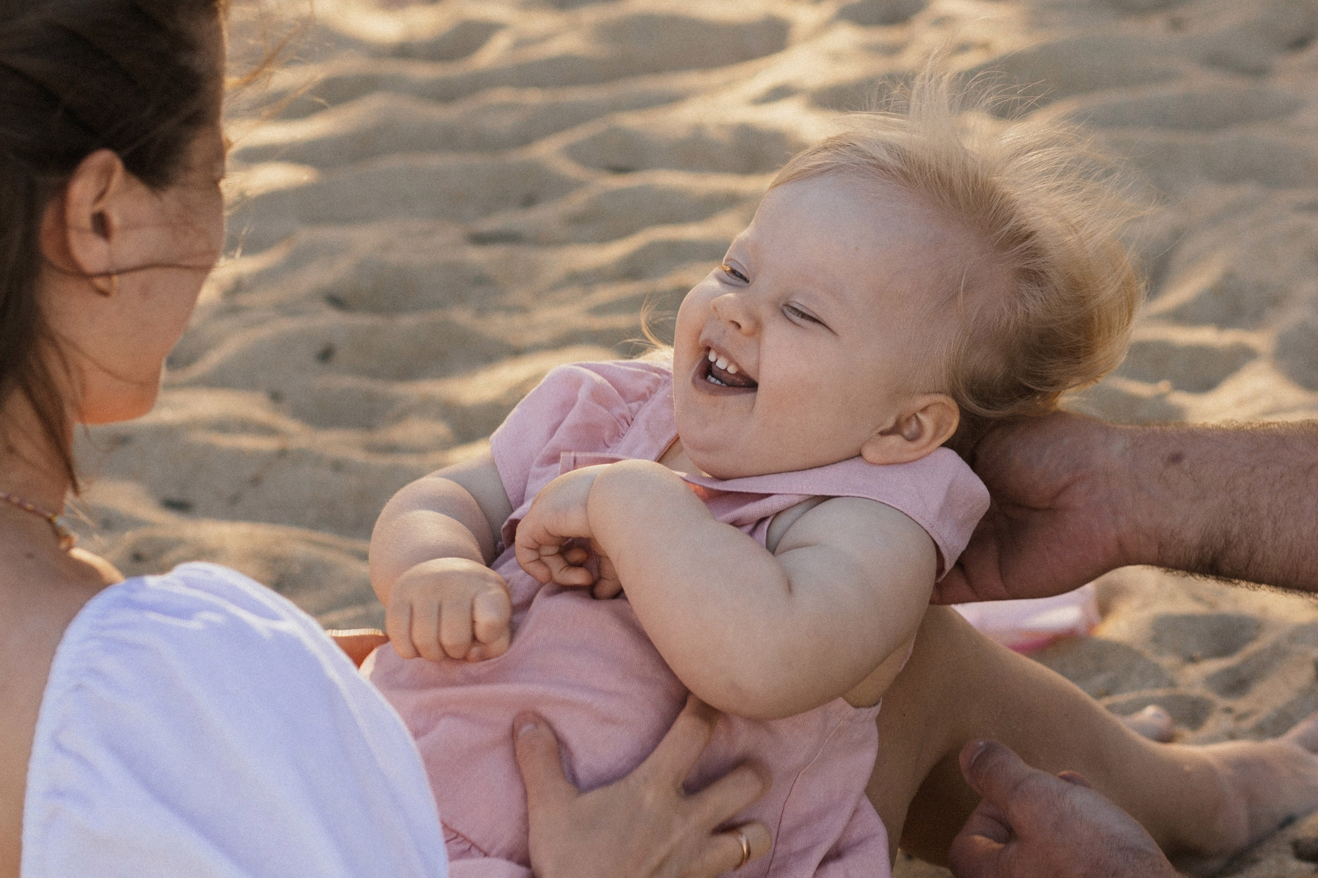 Вика и Влад с Соней на пляже. Главная