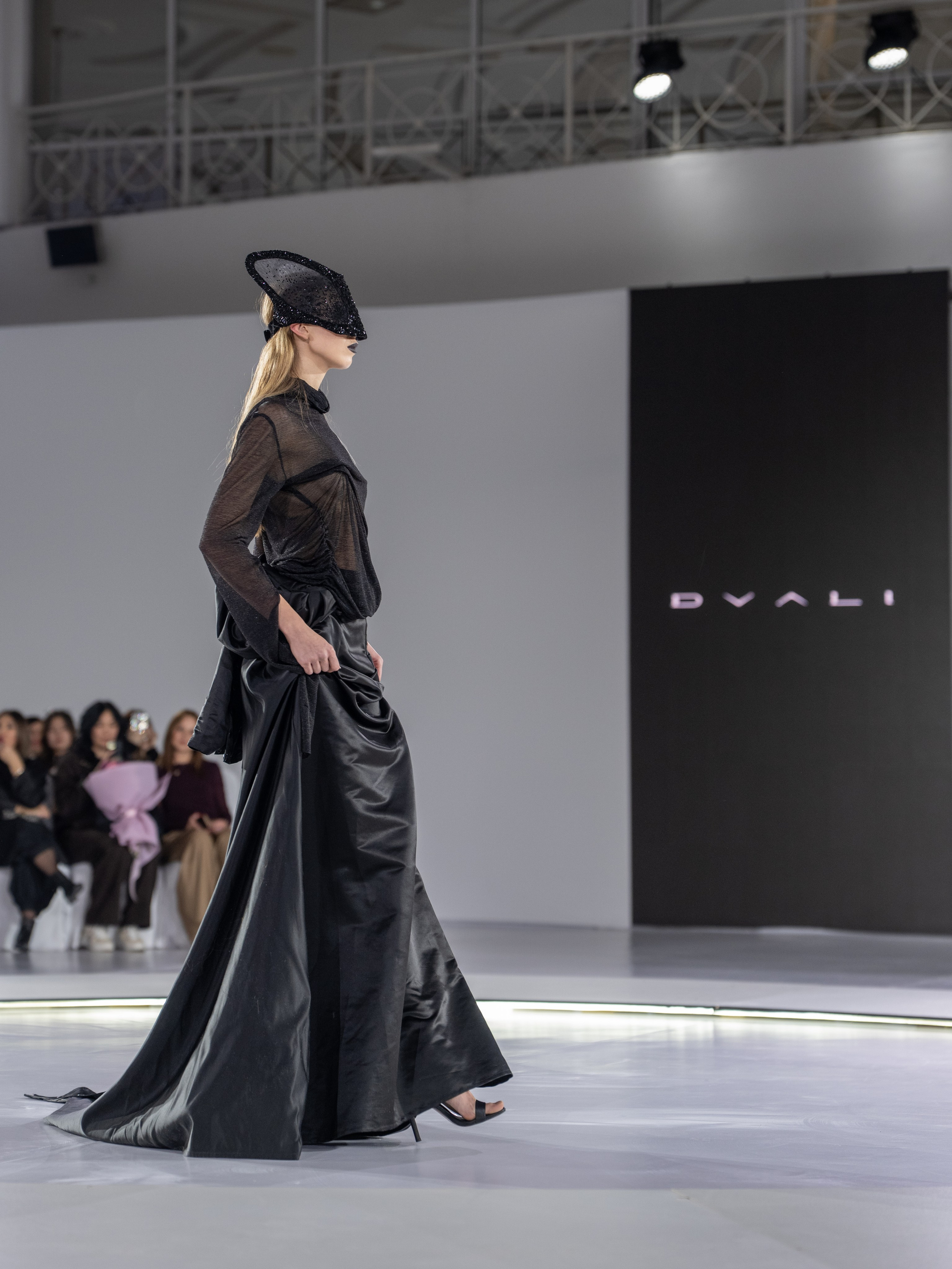 Дизайн DVALI. Сайт Алматинского НЮ АРТ, будуар и фэшн фотографа Дениса Карпенко