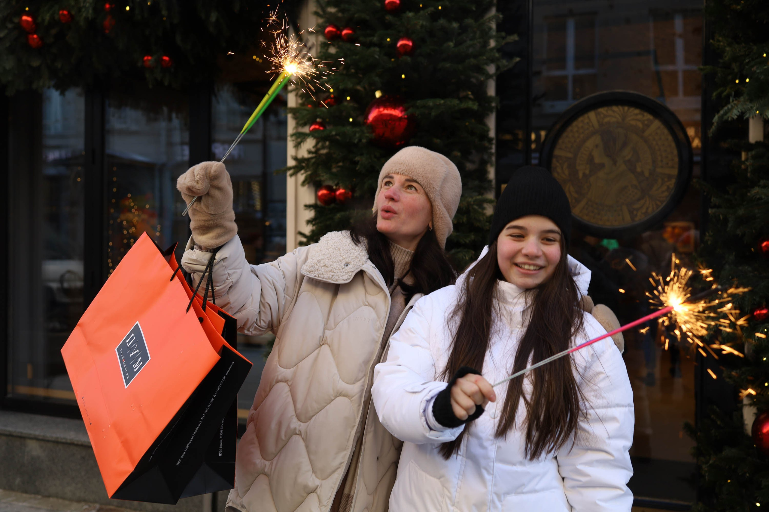 Мама с дочкой