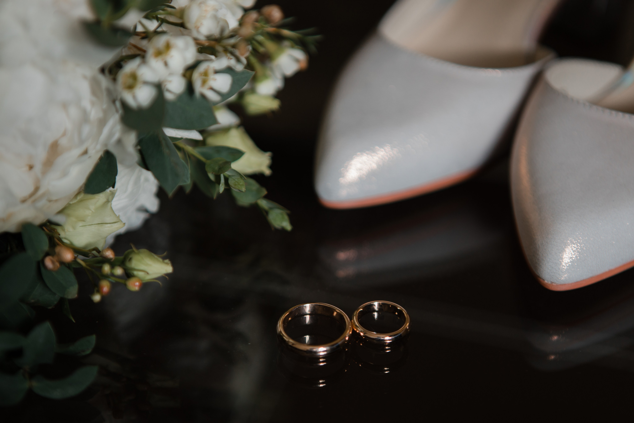 Свадебная фотосъемка Евгения и Натальи. Свадебные фотографии. Видеосъемка и фотосъемка свадеб. Фотограф и оператор на свадьбу. Видеосъемка подкастов, собственная видео-фотостудии. Предметная фотосъемка