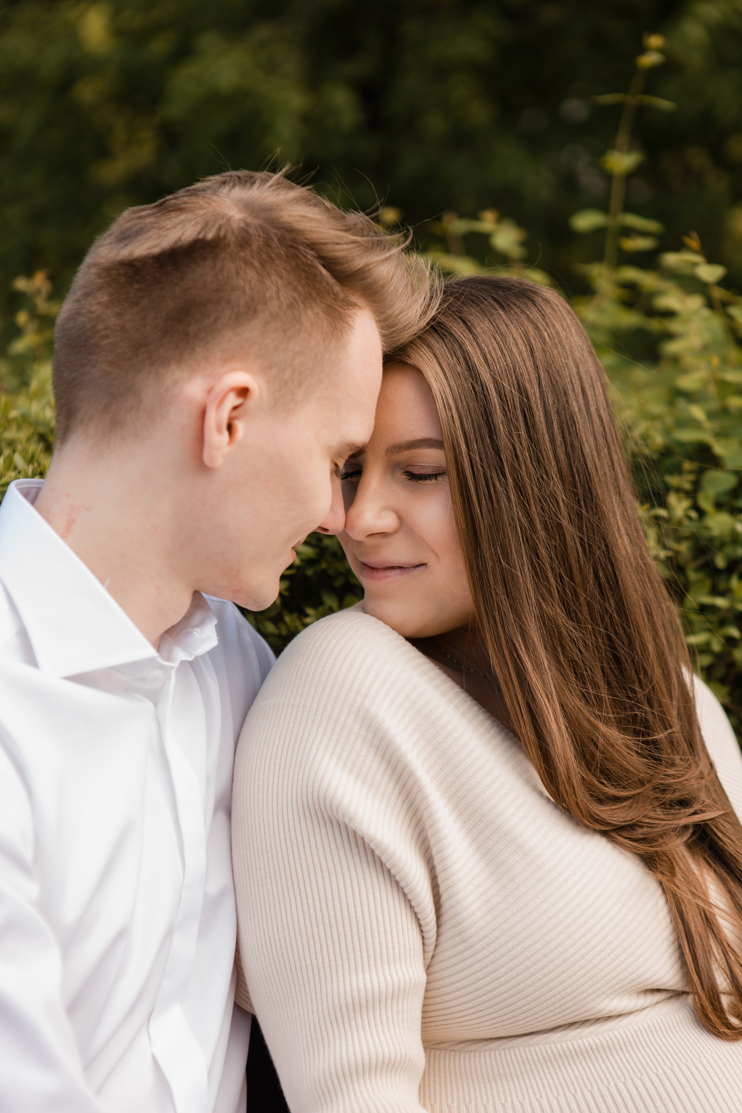 Семейная фотосессия Андрея и Марии. Видеосъемка и фотосъемка свадеб. Фотограф и оператор на свадьбу. Видеосъемка подкастов, собственная видео-фотостудии. Предметная фотосъемка
