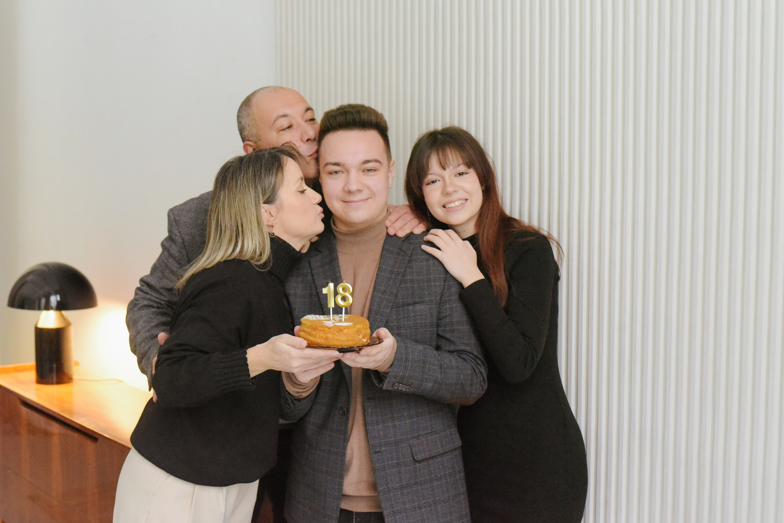 Молодые родители и взрослые дети. Фотограф Лола Волна, город Москва