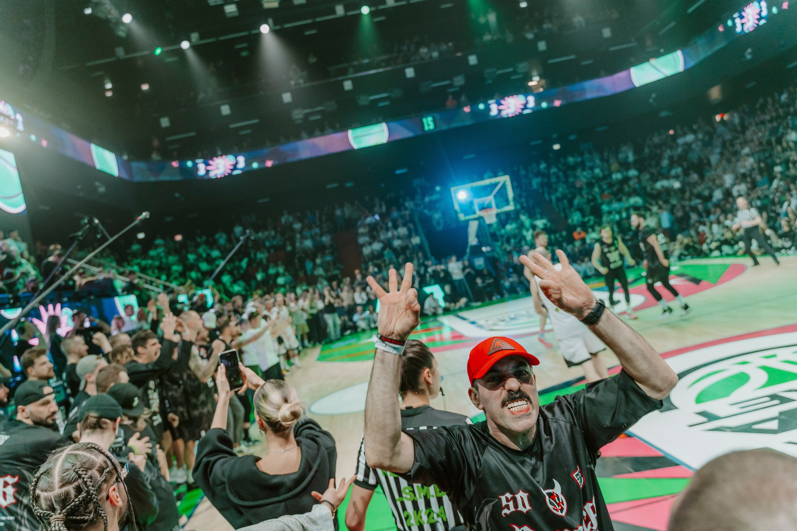 MEDIABASKET x LIGASTAVOK. Фотограф первого впечатления