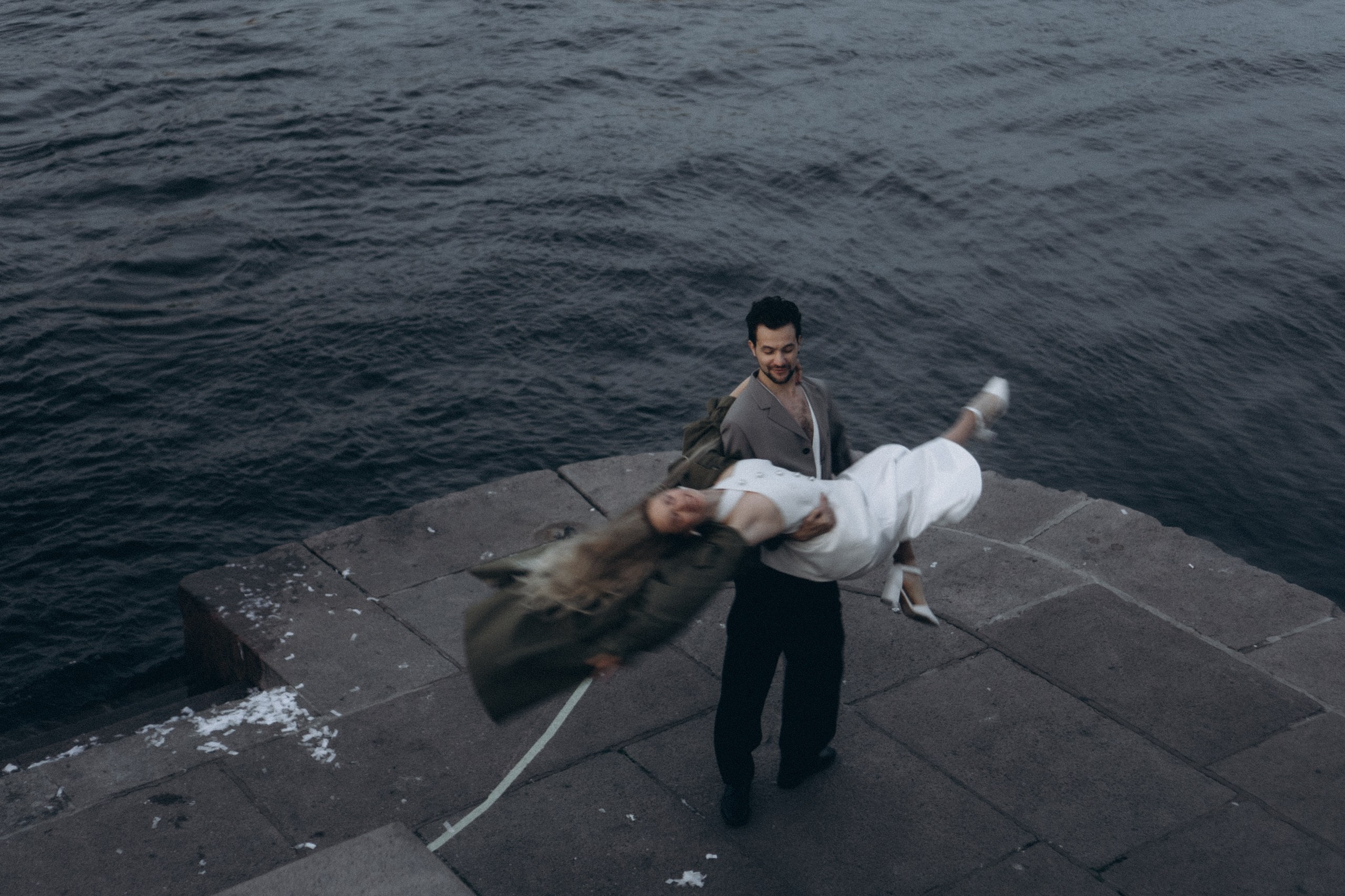 СВАДЕБНАЯ СЬЕМКА ПАРЫ НА РАССВЕТЕ В БЕЛЫЕ НОЧИ И ПРОГУЛКА С РАЗВОДНЫМИ МОСТАМИ И ПИКНИК ВОЗЛЕ ИСАКИЕВСКОГО СОБОРА. Профессиональный фотограф, Санкт-Петербург — Виктория Богомолова