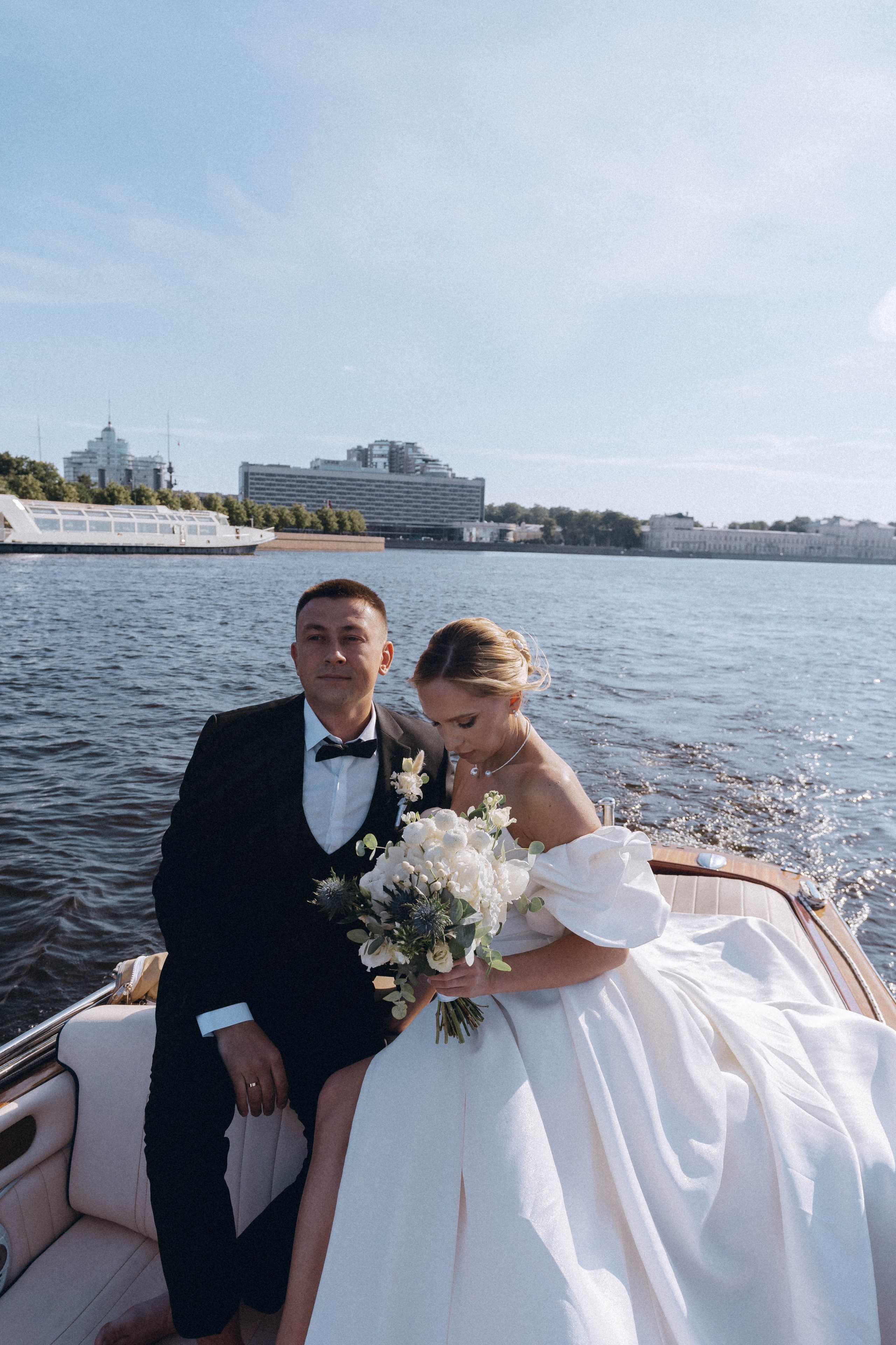 СВАДЕНБНАЯ СЬЕМКА НА КАТЕРЕ ПО КАНАЛАМ САНКТ-ПЕТЕРБУРГА И В АКВАТОРИИ НЕВЫ. Профессиональный фотограф, Санкт-Петербург — Виктория Богомолова
