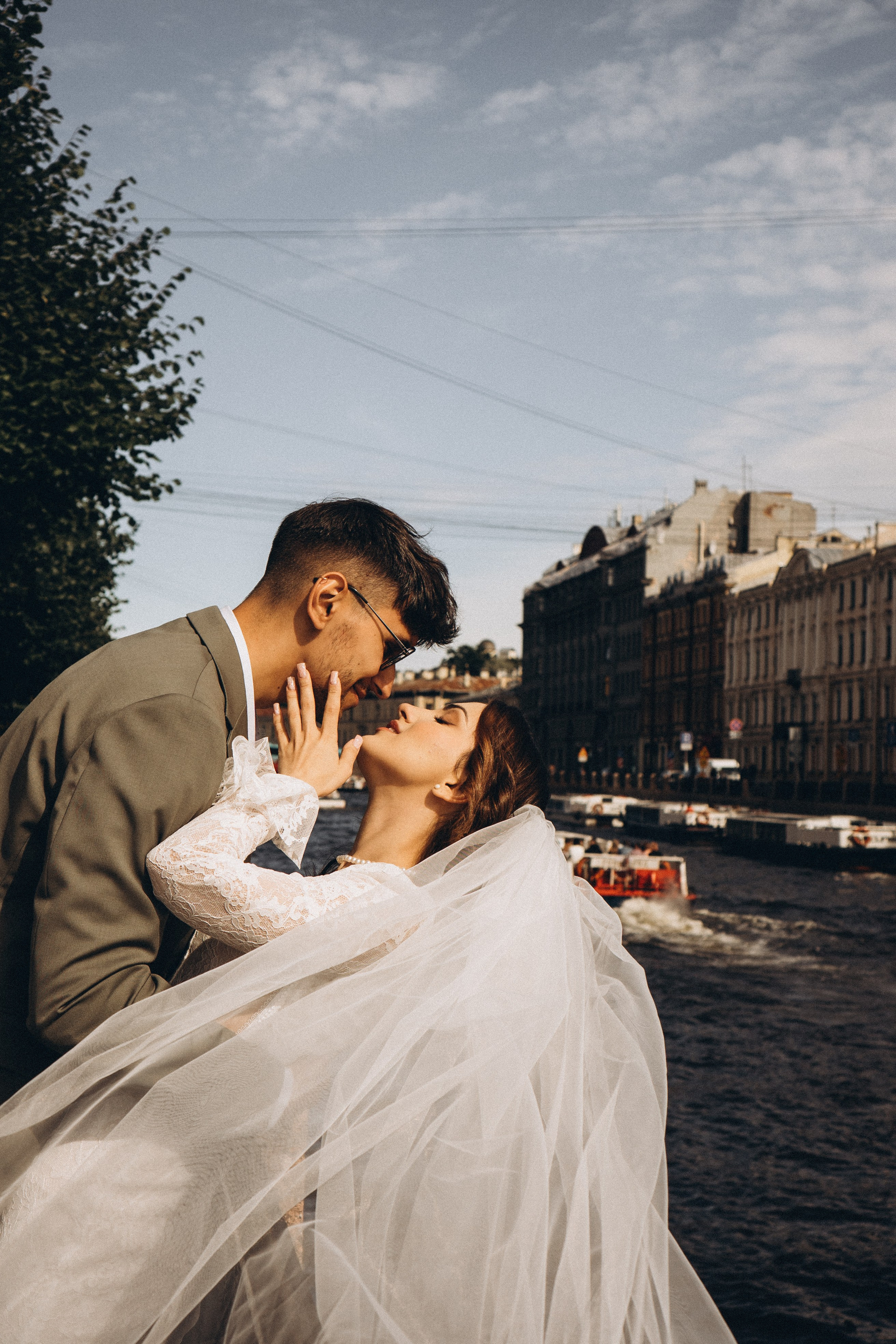 СВАДЕБНАЯ ПРОГУЛКА ВОЗЕ ИСАИКЕВСКОГО СОБОРА АСТОРИИ И ЗАКОНОДАЛЕТНОГО СОБРАНИЯ. Профессиональный фотограф, Санкт-Петербург — Виктория Богомолова