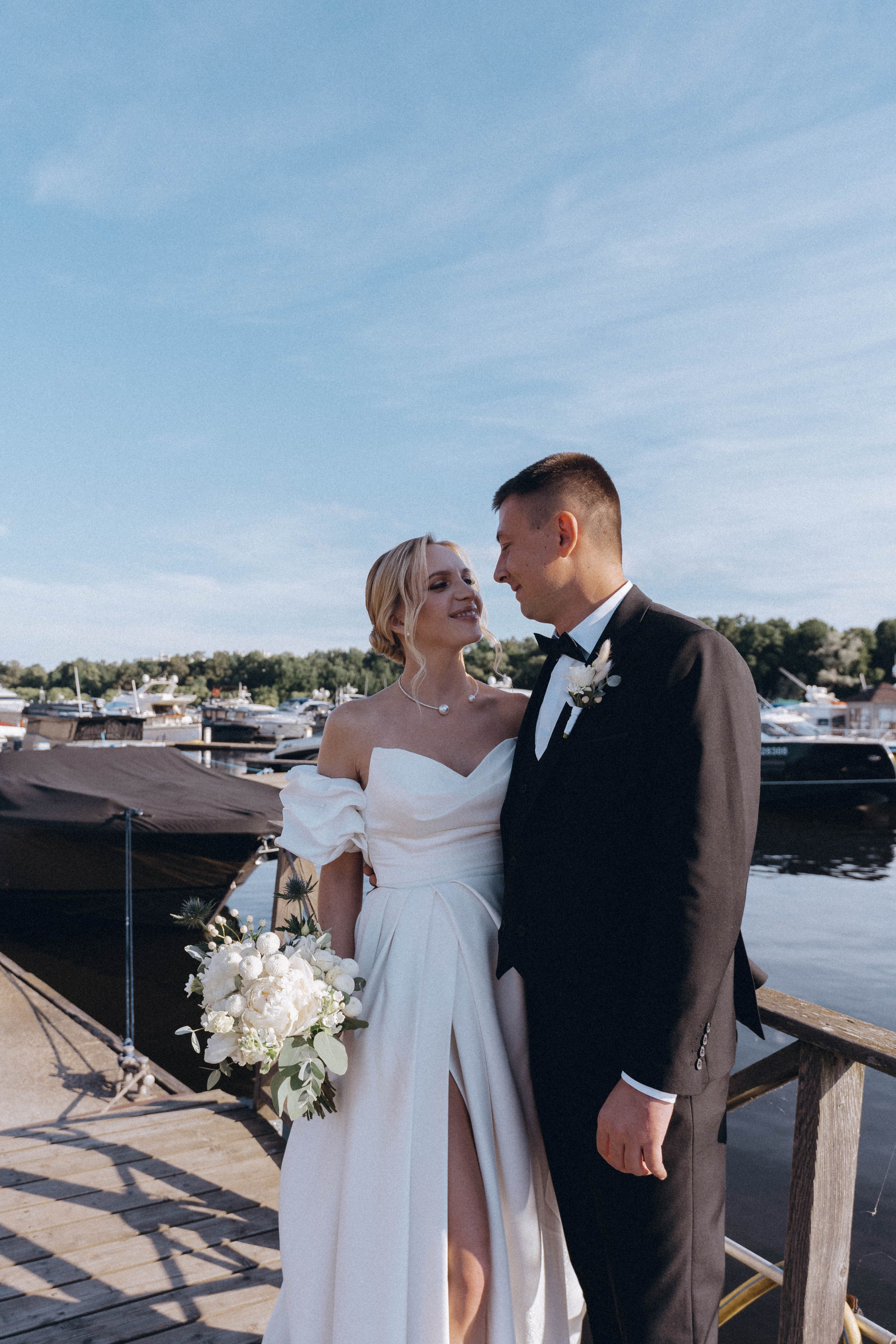 СВАДЕНБНАЯ СЬЕМКА НА КАТЕРЕ ПО КАНАЛАМ САНКТ-ПЕТЕРБУРГА И В АКВАТОРИИ НЕВЫ. Профессиональный фотограф, Санкт-Петербург — Виктория Богомолова