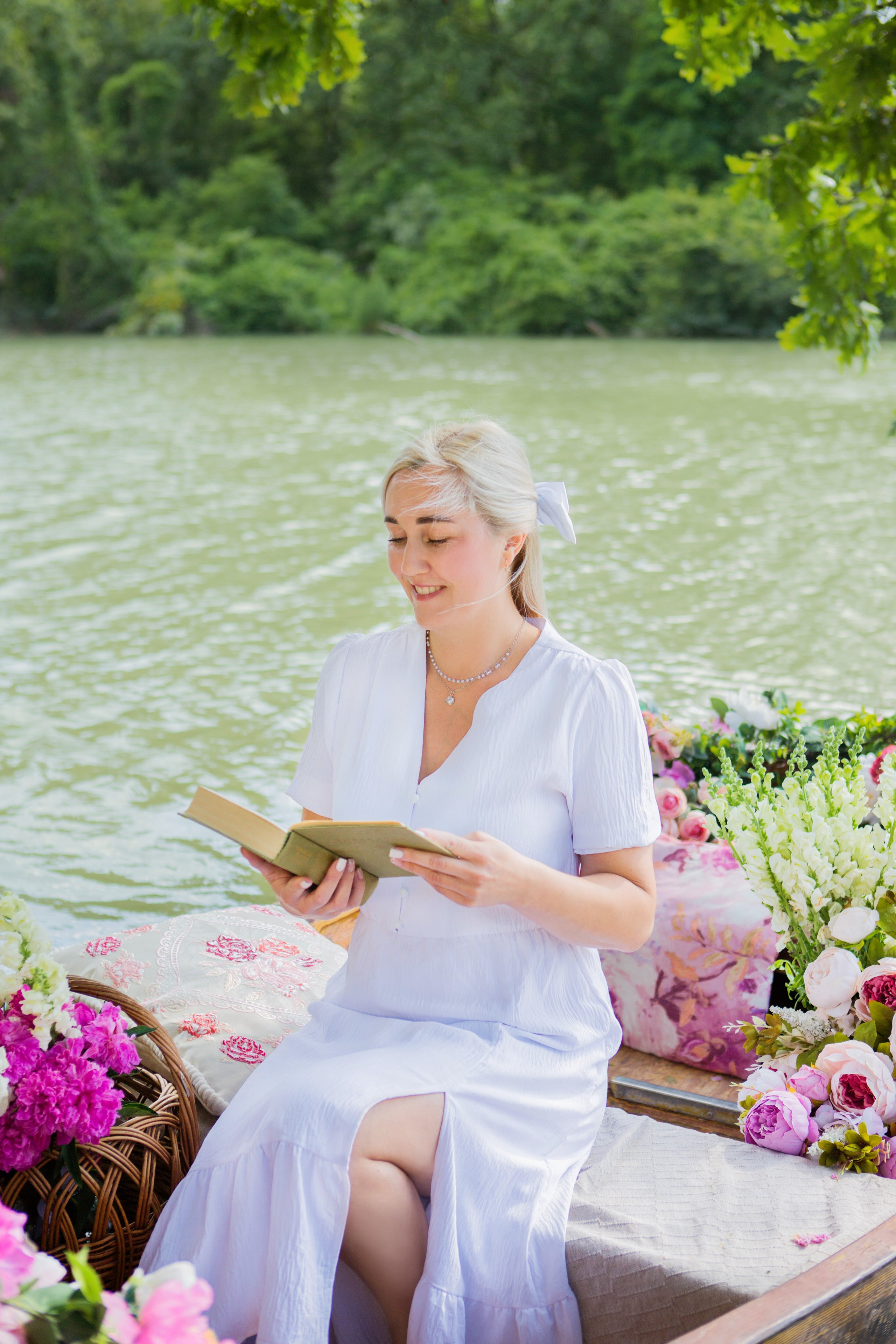 Лодка с пионами. Свадебный семейный и детский фотограф в Краснодаре Карина Федоровская