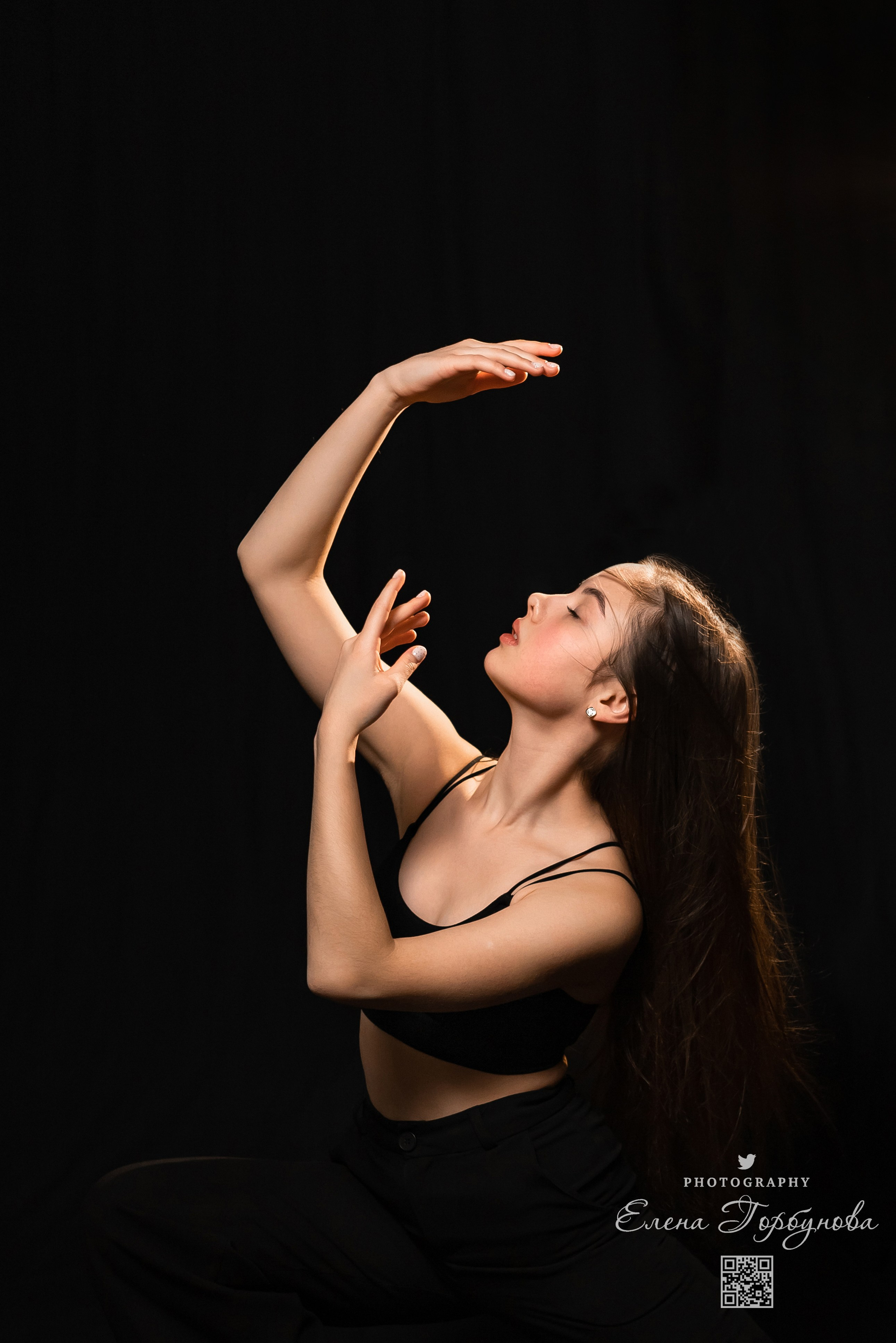 Моя студия. Полина и стул. Январь 2024. Фотограф Пермь. Свадьбы. Семья и дети, школа, д. сад. Фотокниги