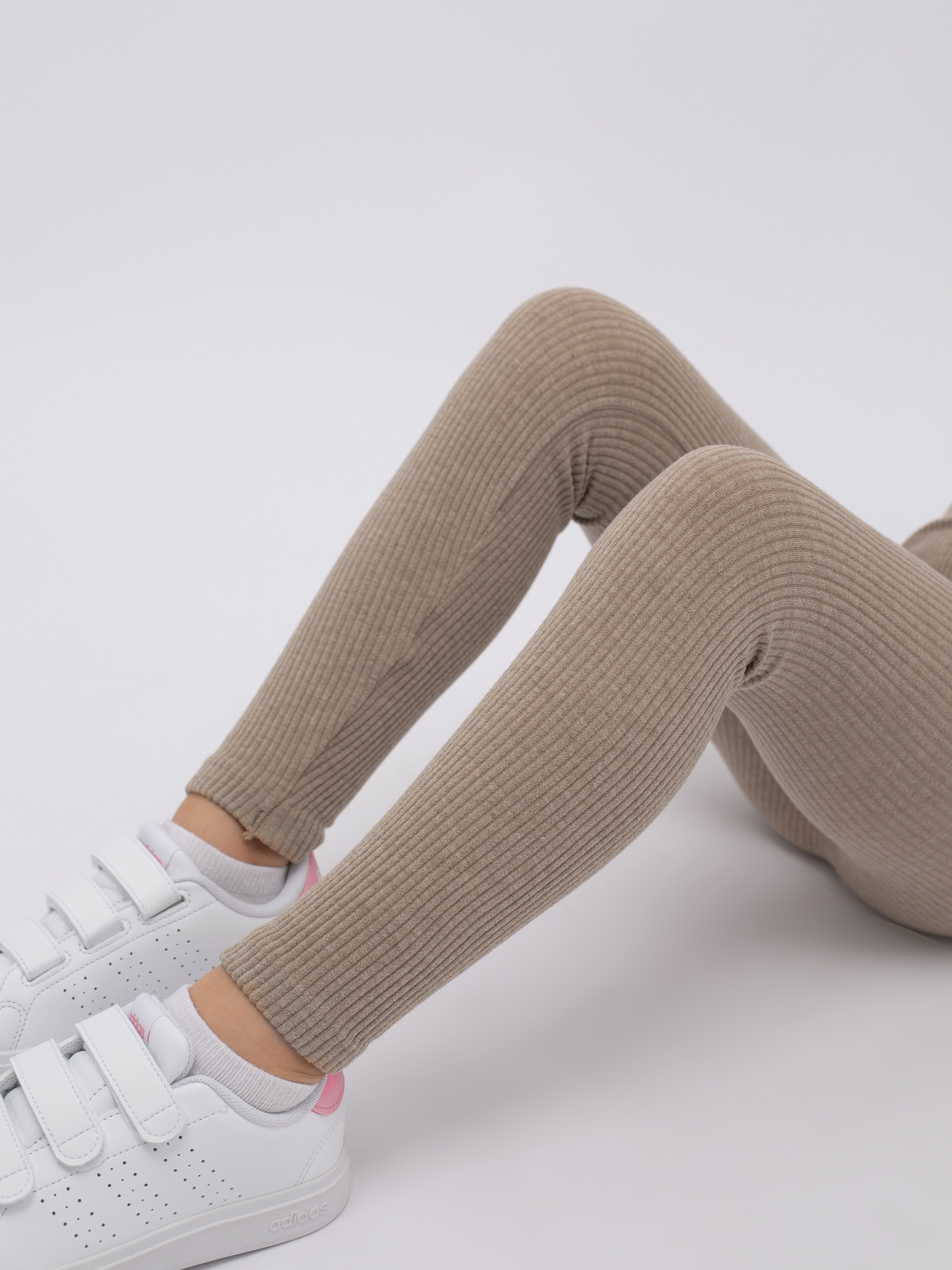 Детские лосины. Фотостудия предметной и модельной съёмки для маркетплейсов