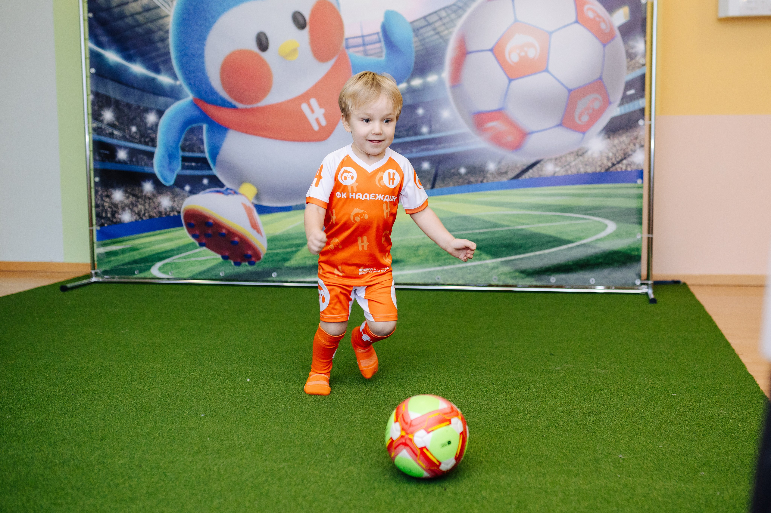 Фотосессия с кубком в детских садах г. Магнитогорска. Денис Прохоров Фотограф в г. Магнитогорск