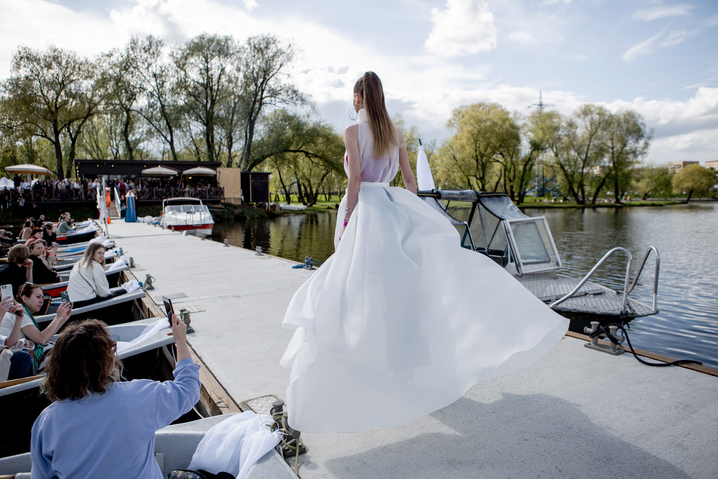 Показ на воде. Свадебный и портретный фотограф Москва