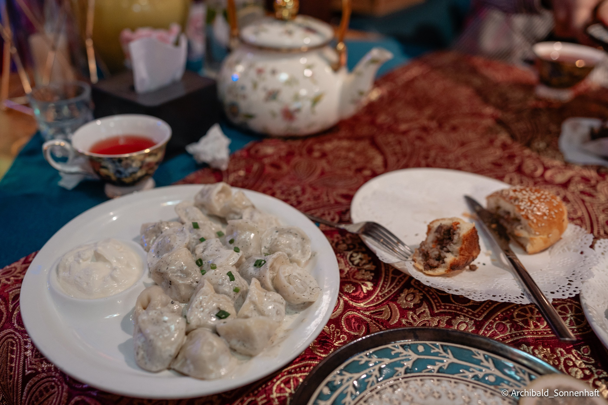 Walking in GZ, sunday. Photographer in Guangzhou, China. Archibald Sonnenhaft