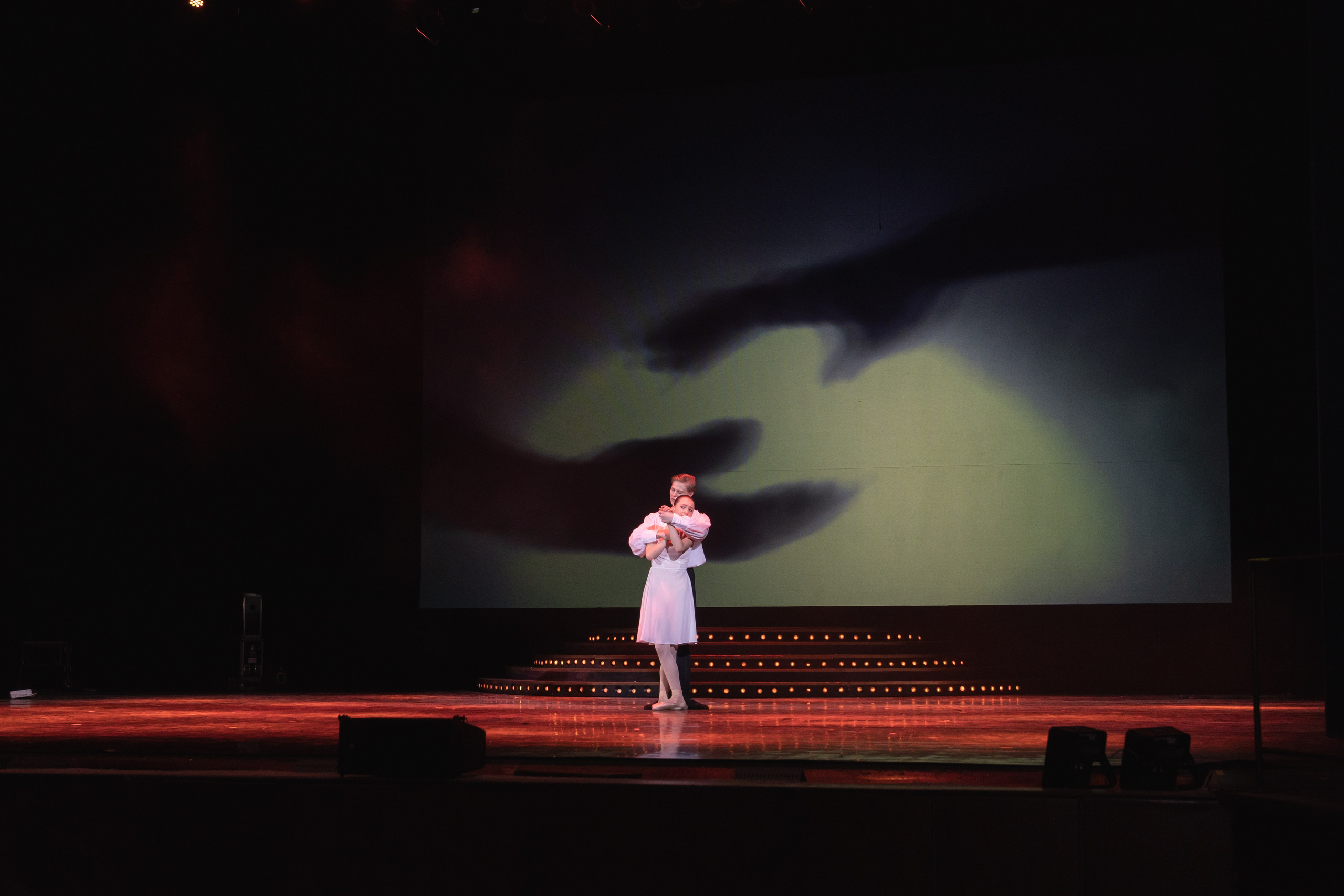 Музыкальный театр. Занимаюсь профессиональной фотографией и живу рядом с Байкалом. Работаю в разных жанрах