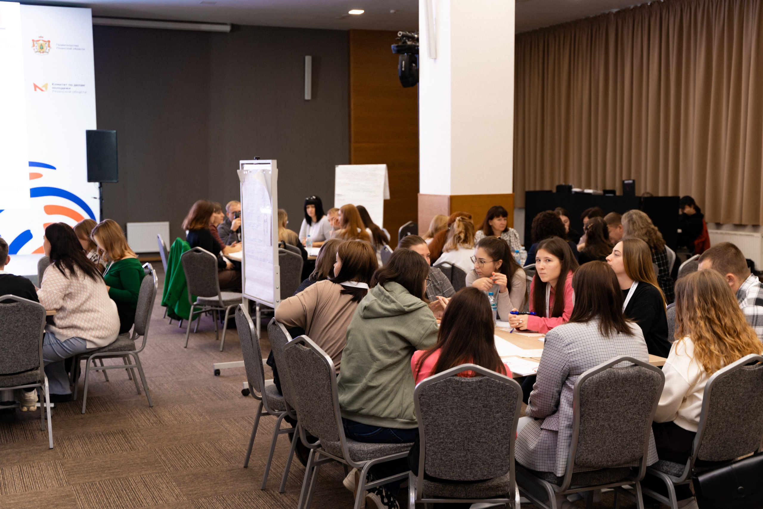 Окружной семинар в сфере профилактики от Росмолодежи в Амаксе 2024. Фотограф Надежда Погребняк | Рязань | Москва
