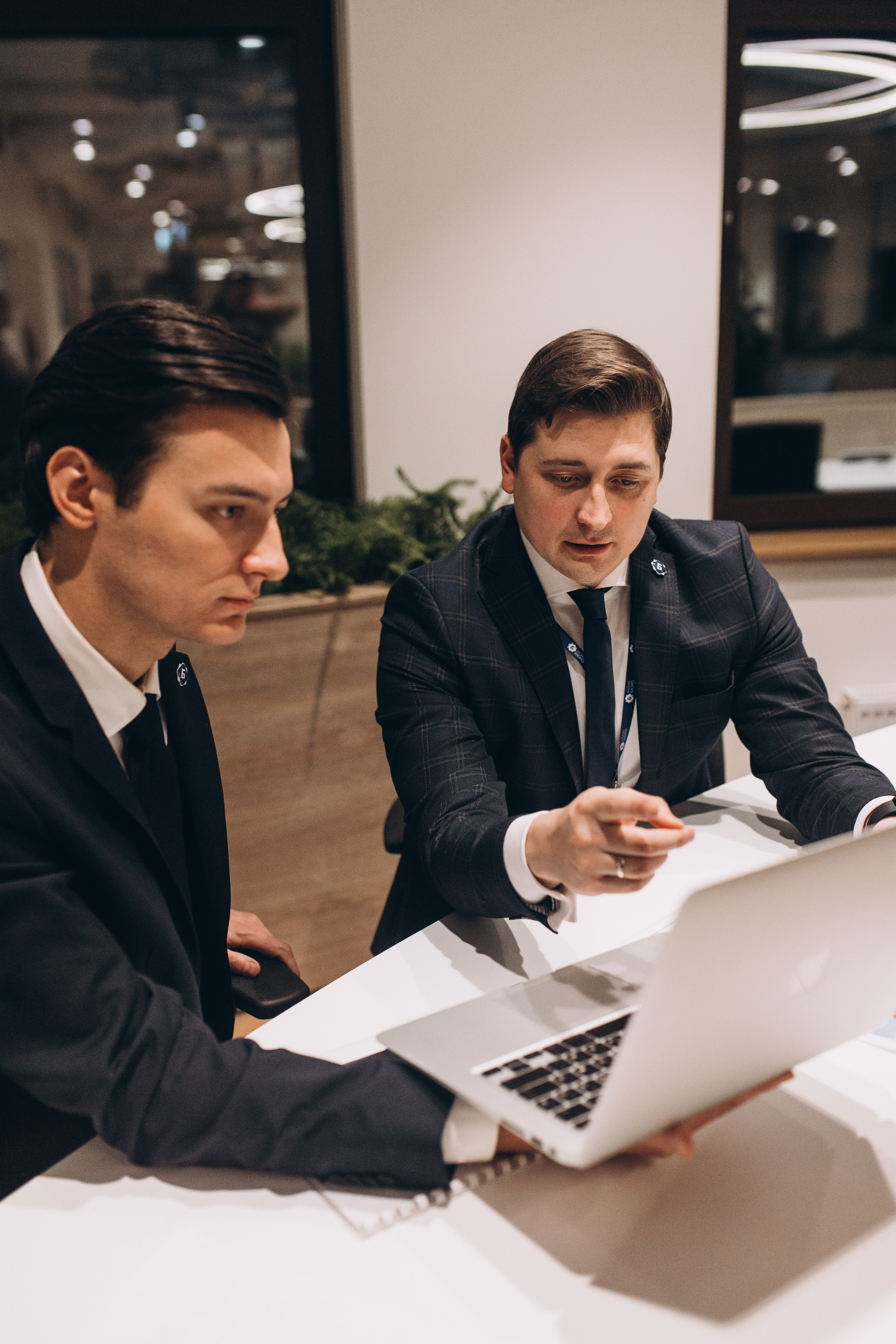 Фотосессия команды «Бизнес бюро». Фотограф Артем Бросов в Санкт-Петербурге и Дубае