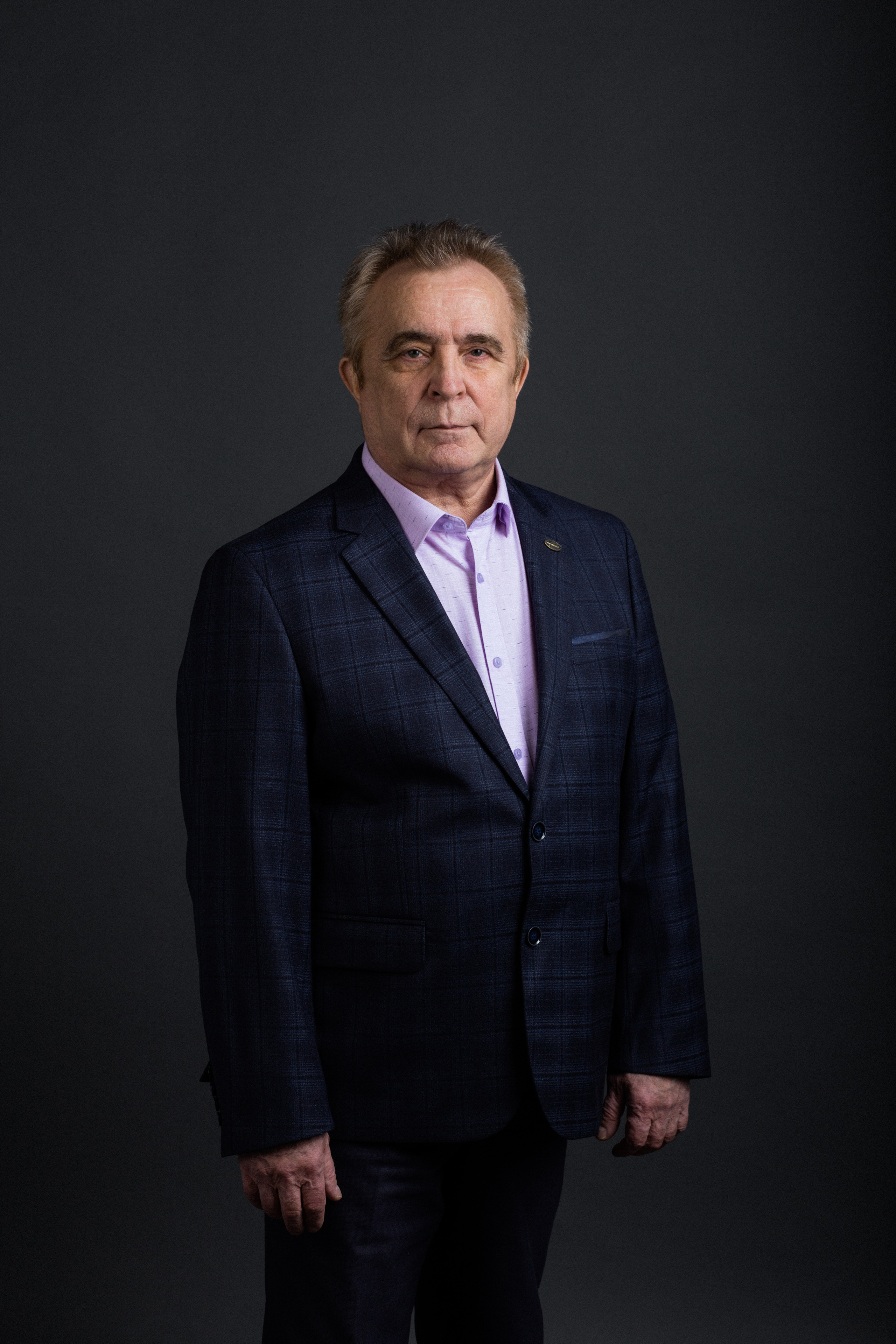 Галеев Хамидулла 1956 года рождения, проходил службу в Армии в Афганистане с 1985 по1987 год.                                                          «Перед отъездом в Кандагар, мы уже знали куда едем и насколько примерно, 1.5-2 месяца, к новому году планировали вернуться, написал три письма. Кто оставался на базе, должен был отправлять 1-ое письмо, 2-ое, 3-ье в определенные дни, чтобы в Союзе, супруга с детьми оставалась одна, беспокоились, знали где я, чтобы не волновались. Потом приехав, обнаруживаешь, пару десятков писем, на некоторые можешь считать ты уже ответил. Читаешь их, вспоминаешь, чувство такое, как будто это была сказка, где-то у меня это все было. Свыкаешься, привыкаешь к жизни армейской, войне, а то, что было до войны это как будто в тумане, хорошее же было, а здесь, где очутился, вдруг так получится, возьмут тебя… Дважды мне пришлось возить погибших ребят в Союз. Володю К в поселок Куйбышев Запорожской области. До службы в армии он работал на часовом заводе. На похоронах рассказал, как погиб Володя. Он погиб 24 ноября 1985 года, на боевых были все, не кому было перегонять новую технику. Он был уже дембель, последние полгода старались таких ребят не брать на боевые. Новая техника, которую получали, МТ-ЛБ машина тягач с легкой броней, они тянули гаубицы Д-30. До населенного пункта Шайхабат Кабульская охрана охраняла колонну (колонна минимум 100 единиц), от Шайхабата до Газни наши уже встречали, постоянно духи нас там тревожили, закапывали мины, снаряды, авиабомбы. Там он подорвался. После подрыва машины, Володю затылком об край люка ударило.Мне пришлось его везти. Похоронили 3 декабря 1985. "    