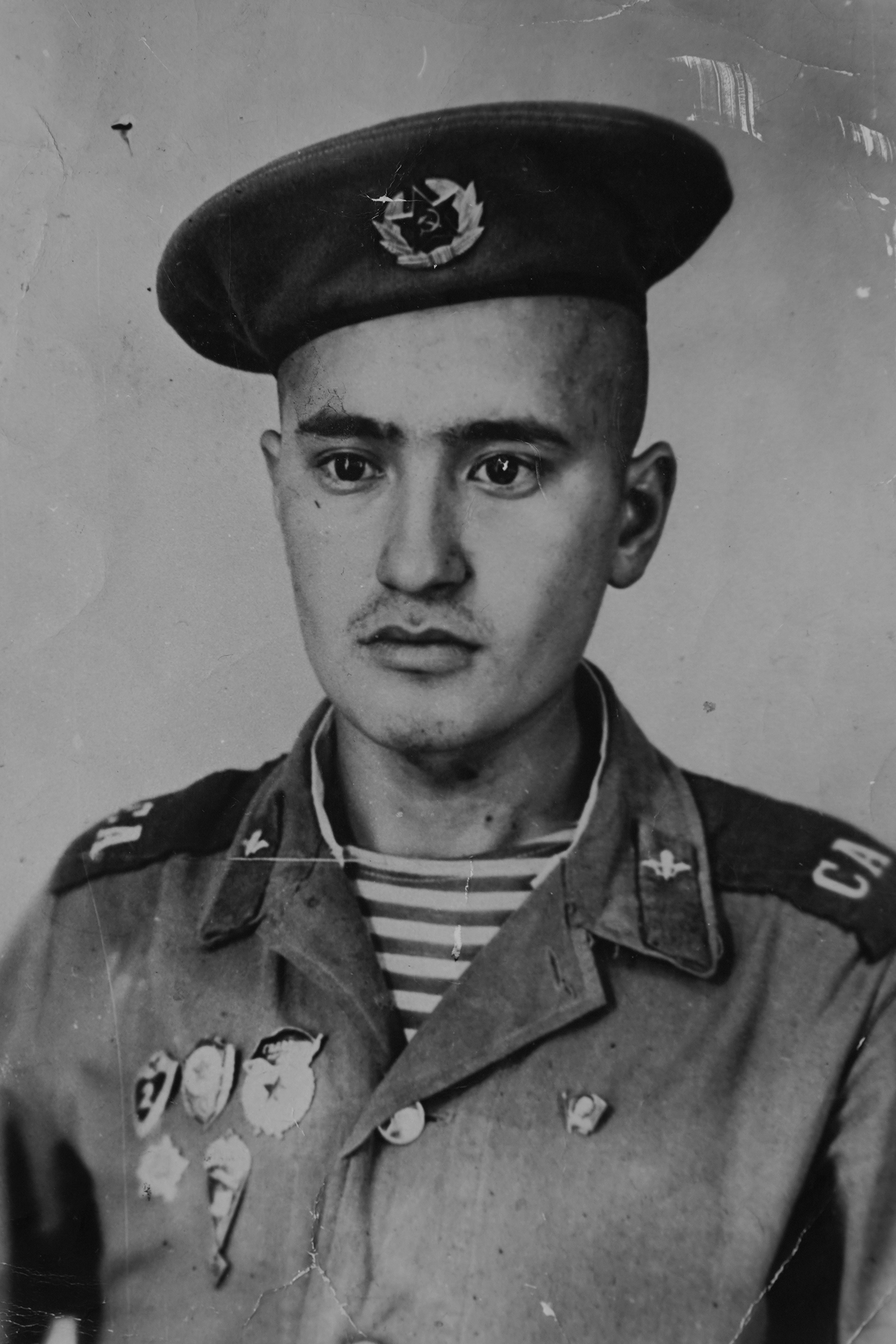 Гайнуллин Аскат родился 4 февраля 1959 года в городе Стерлитамак. В Вооруженные Силы призван 2 ноября 1978 года, службу проходил в Афганистане. 14 августа 1980 года Аскат получил смертельное ранение в голову. 