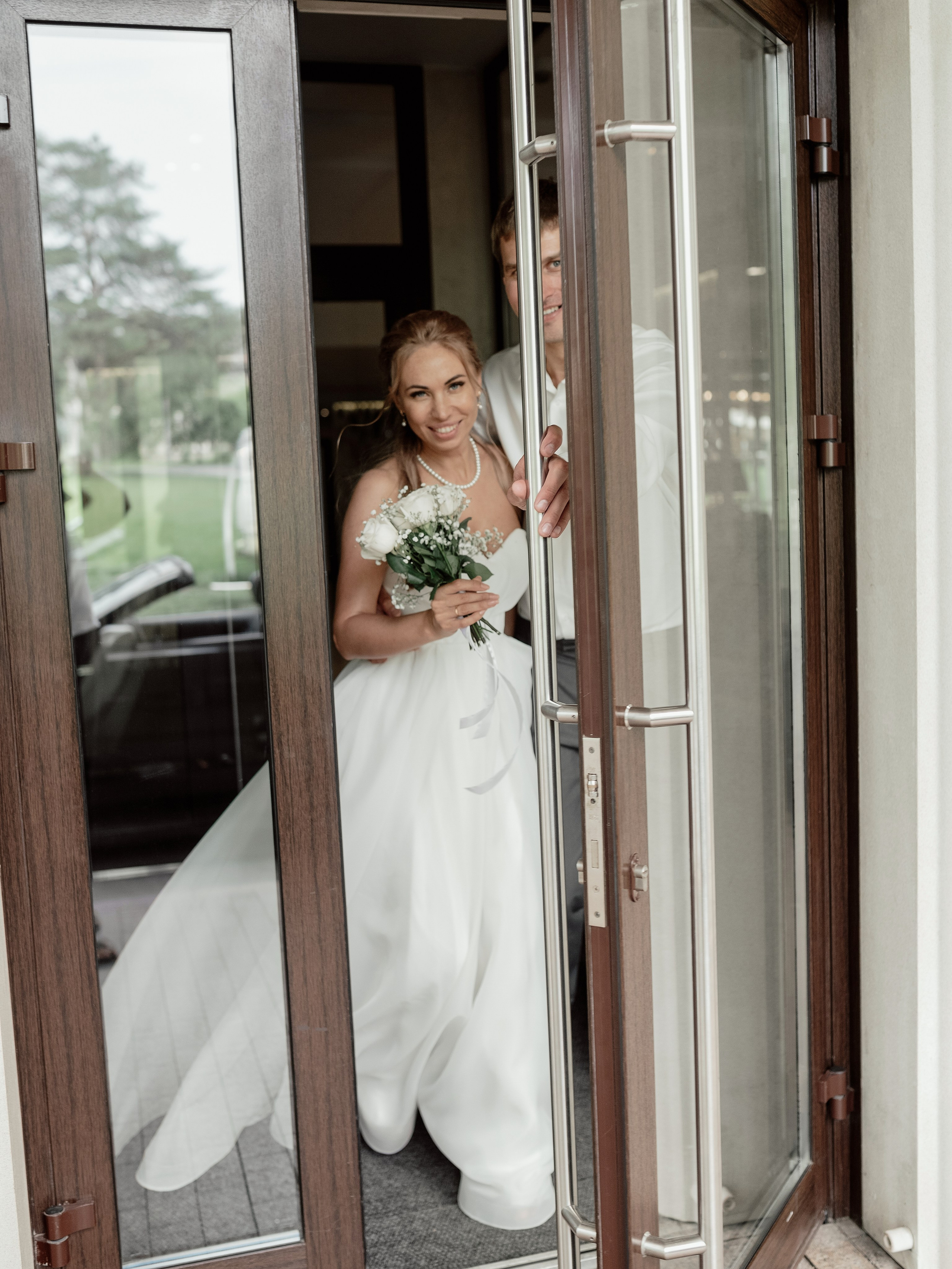 Чёрно-белый портрет молодожёнов