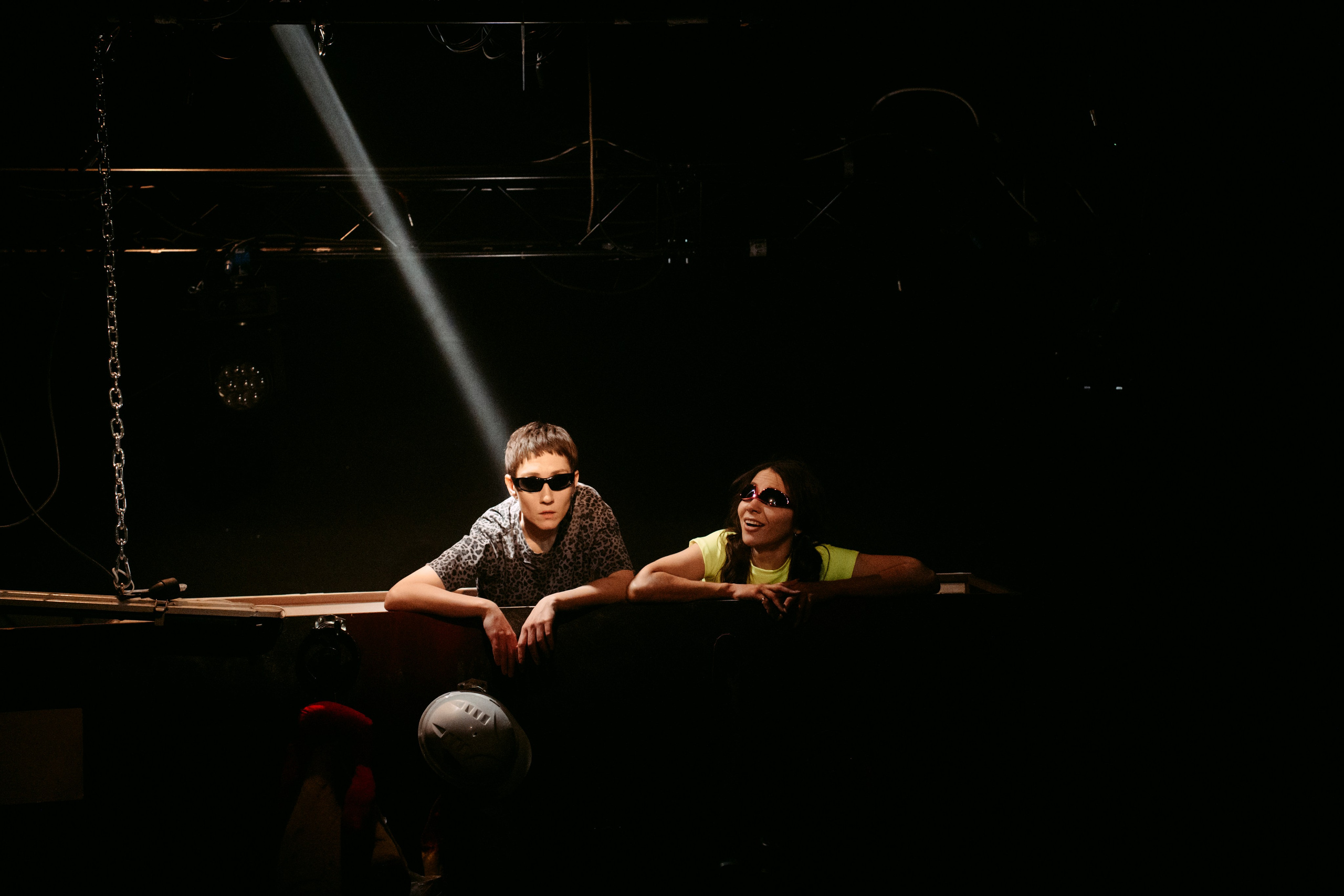 Затворник и Шестипалый. Главная