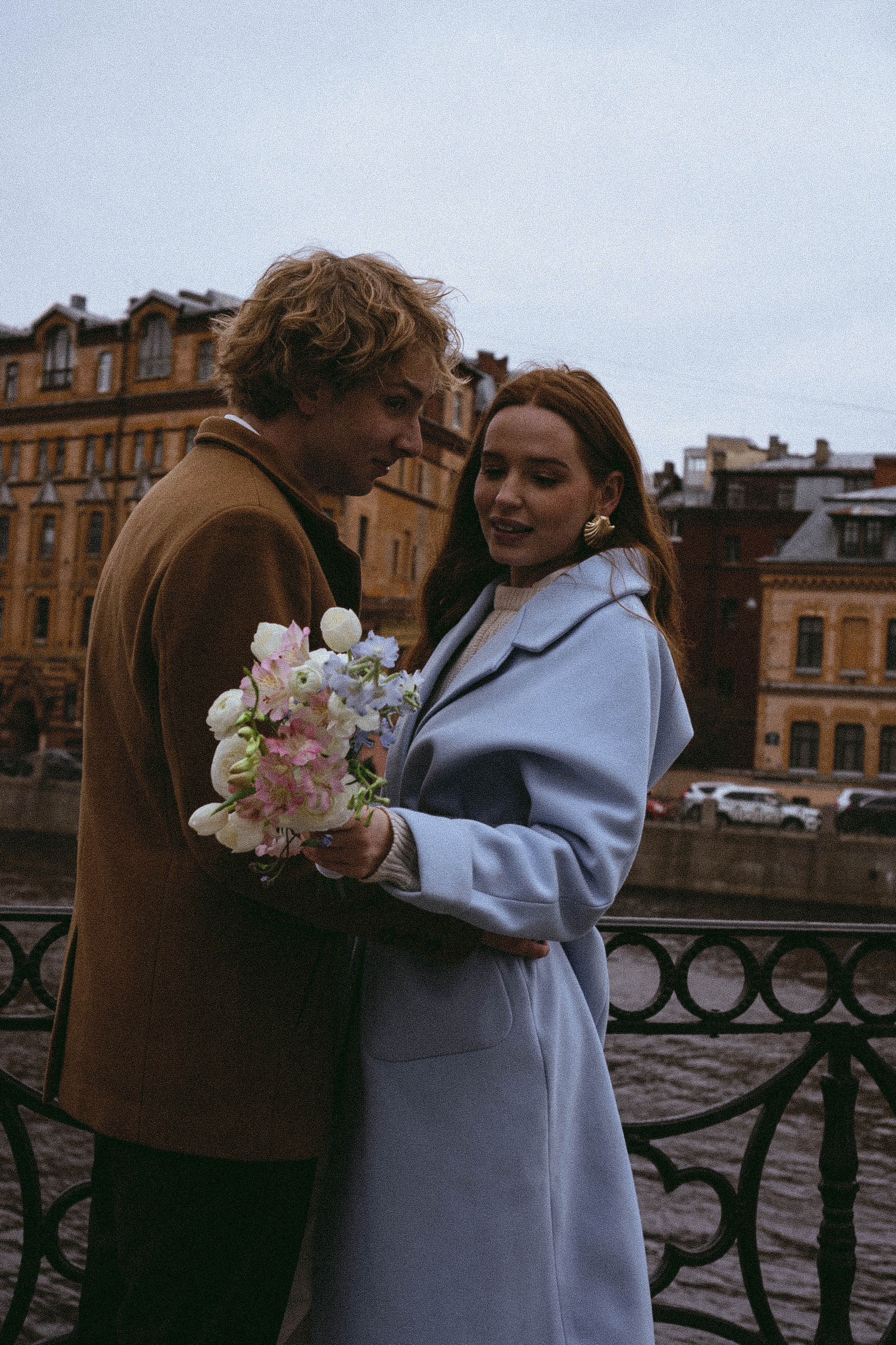 СВАДЕБНАЯ СЬЕМКА В ОТЕЛЕ. СБОРЫ ЖЕНИХА И НЕВЕСТЫ И ТАКЖЕ ТОР И ПОДГОТОВКА К ПРОГУЛКЕ И ПРОГУЛКА ПО ПЕТРОГРАДКЕ. Профессиональный фотограф, Санкт-Петербург — Виктория Богомолова